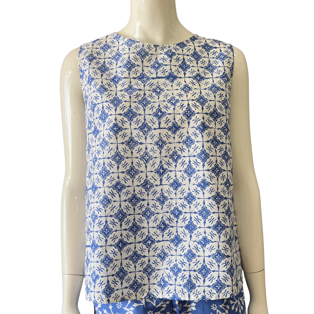 Sleeveless Top - M