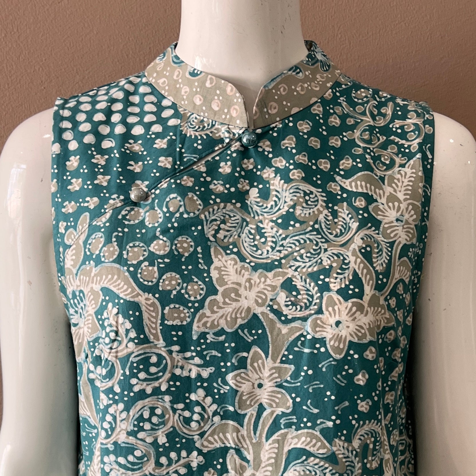 Batik Tulis 2 Buttons Cheongsam Slim Fit Dress - L
