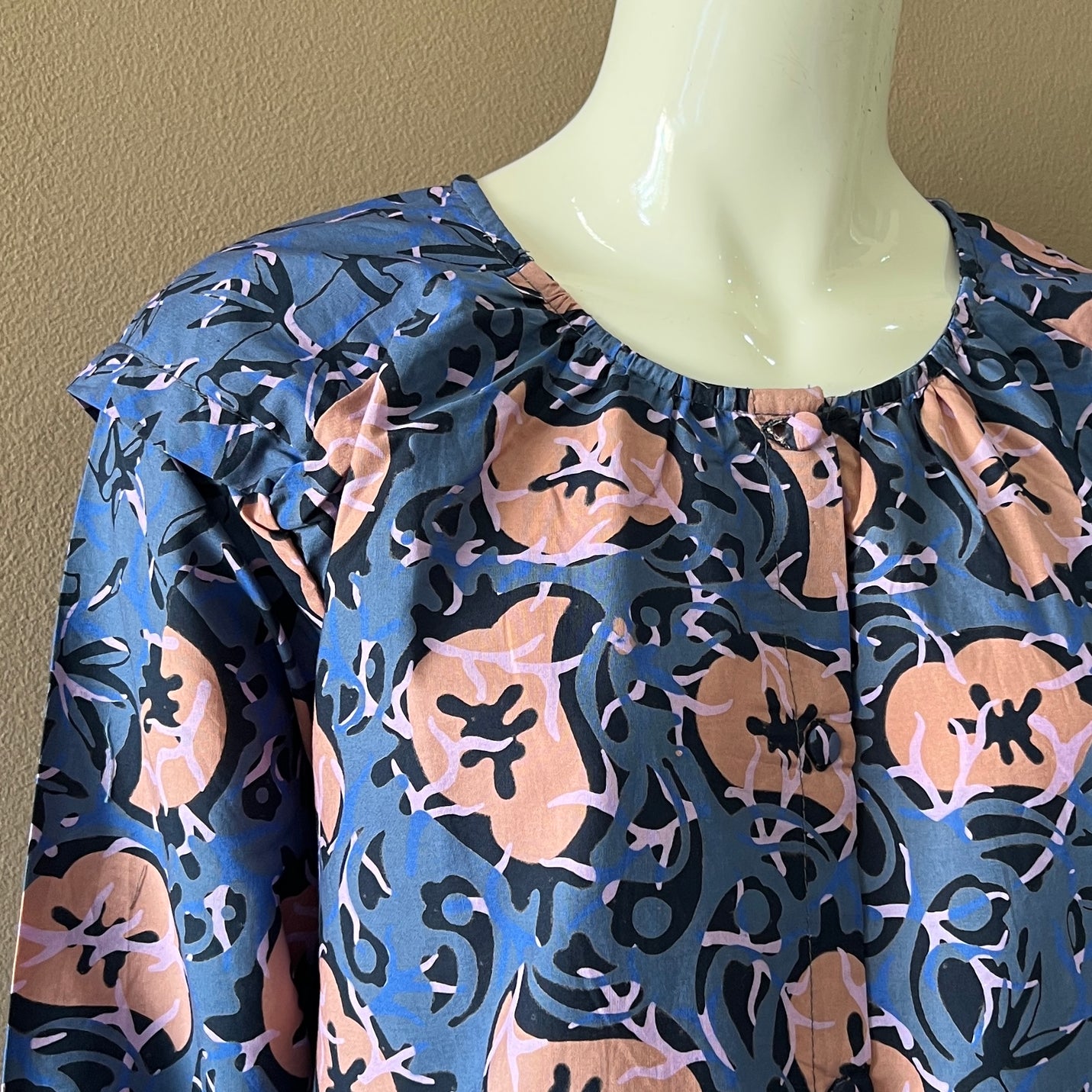 V Neck Short Sleeve Top - M