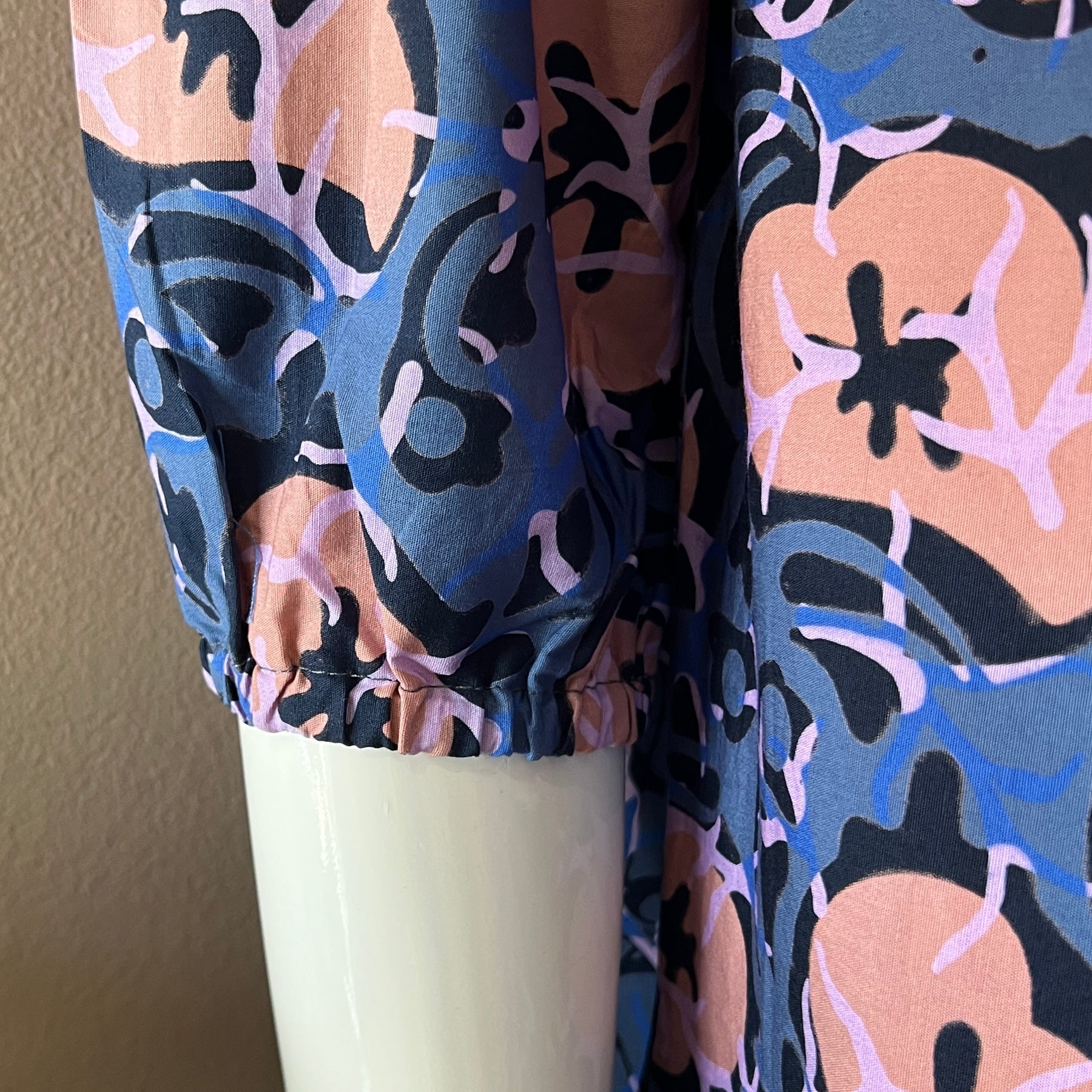 V Neck Short Sleeve Top - M