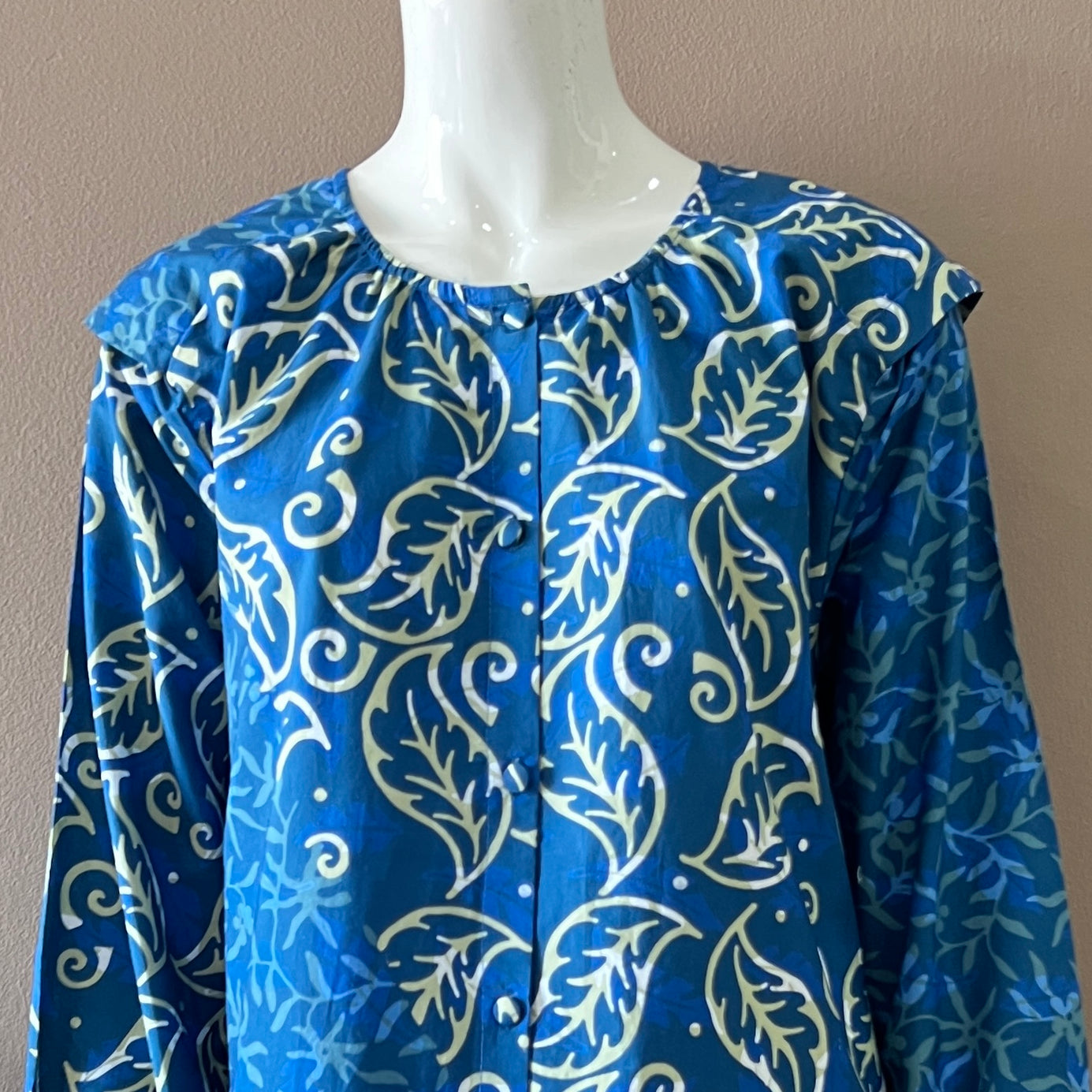 V Neck Short Sleeve Top - M