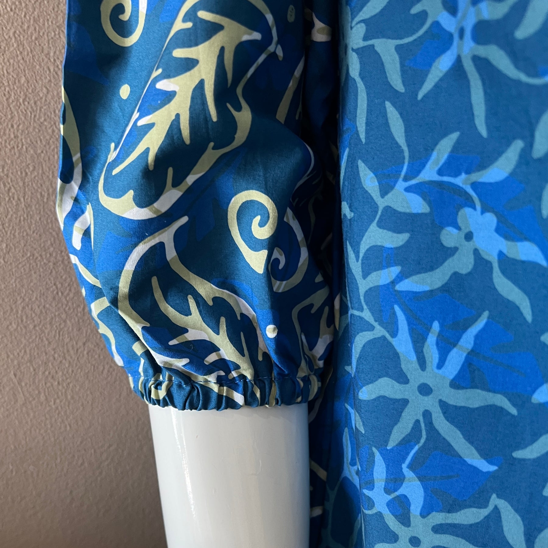 V Neck Short Sleeve Top - M