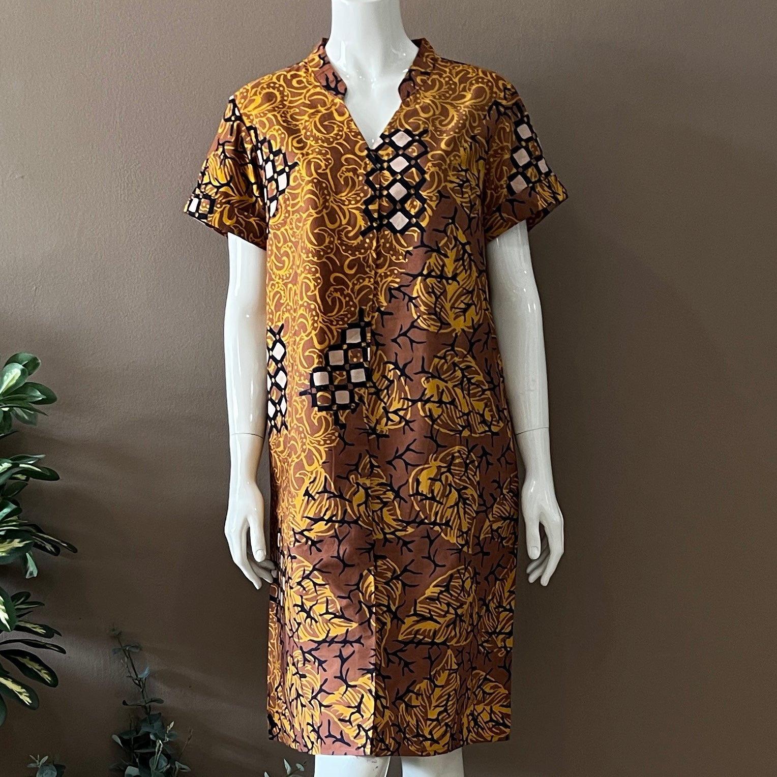 Cap Sleeve Knee Length Dress - M