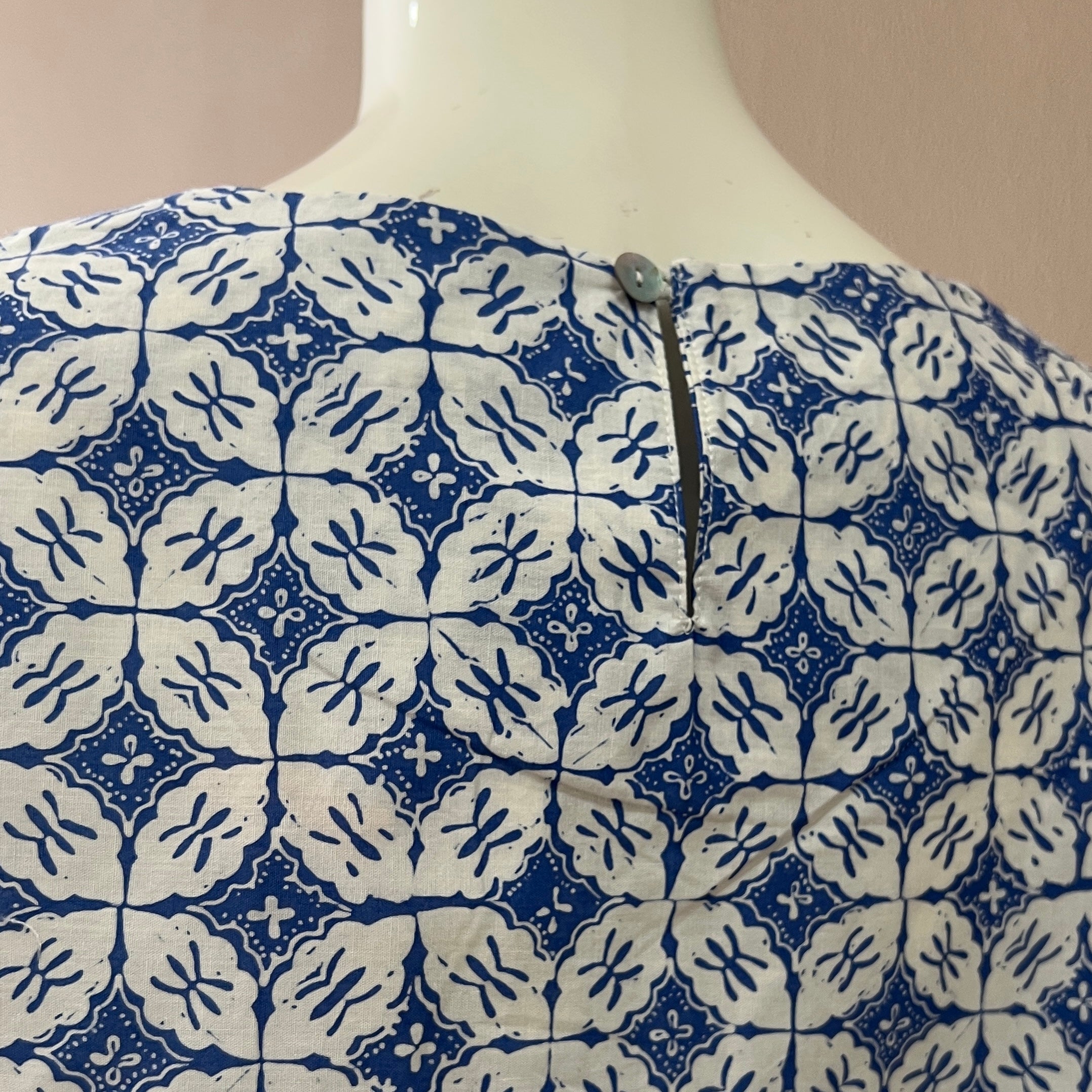 Sleeveless Top - M
