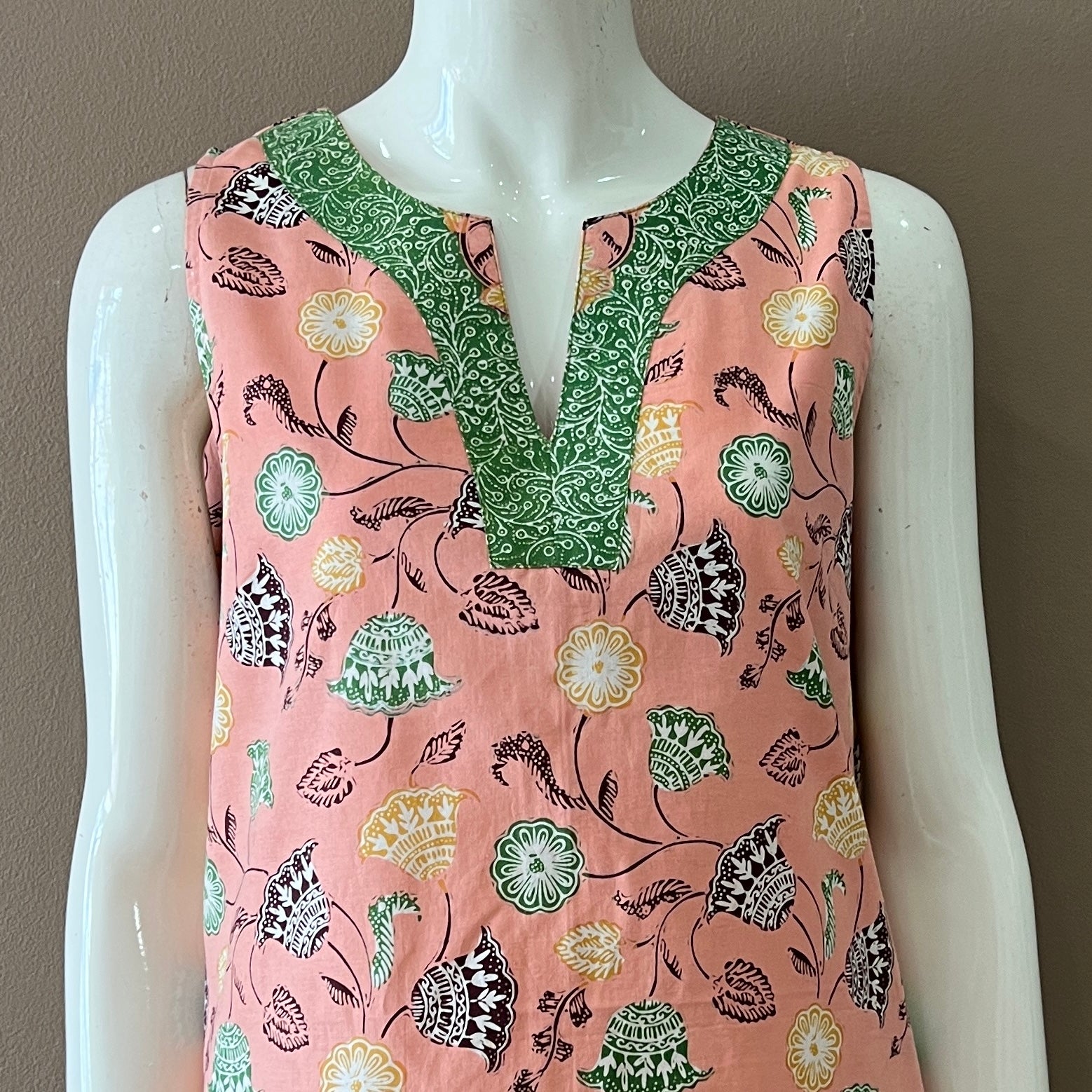 Classic Sleeveless Dress - L