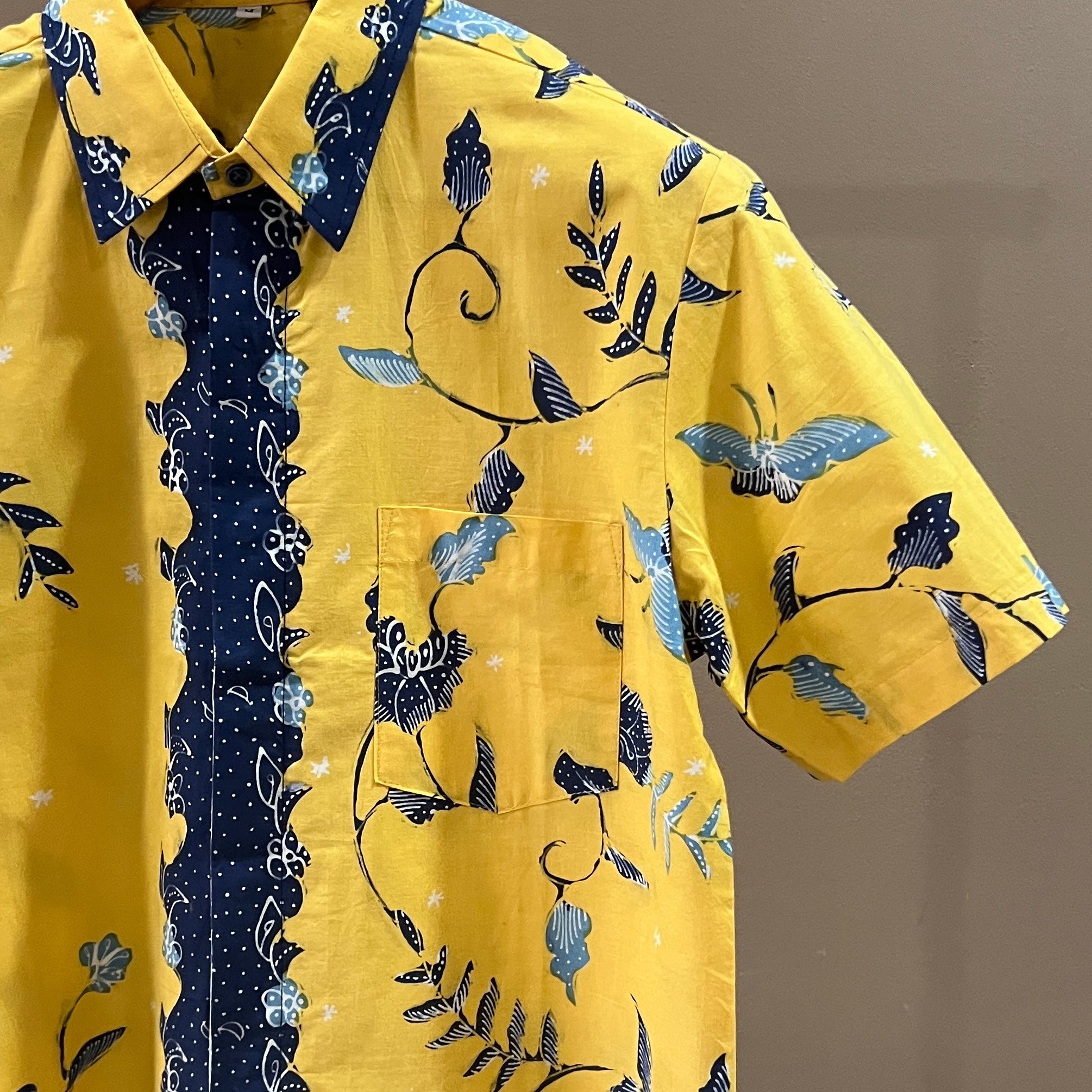 Premium Batik Tulis Select Men's Shirt - M