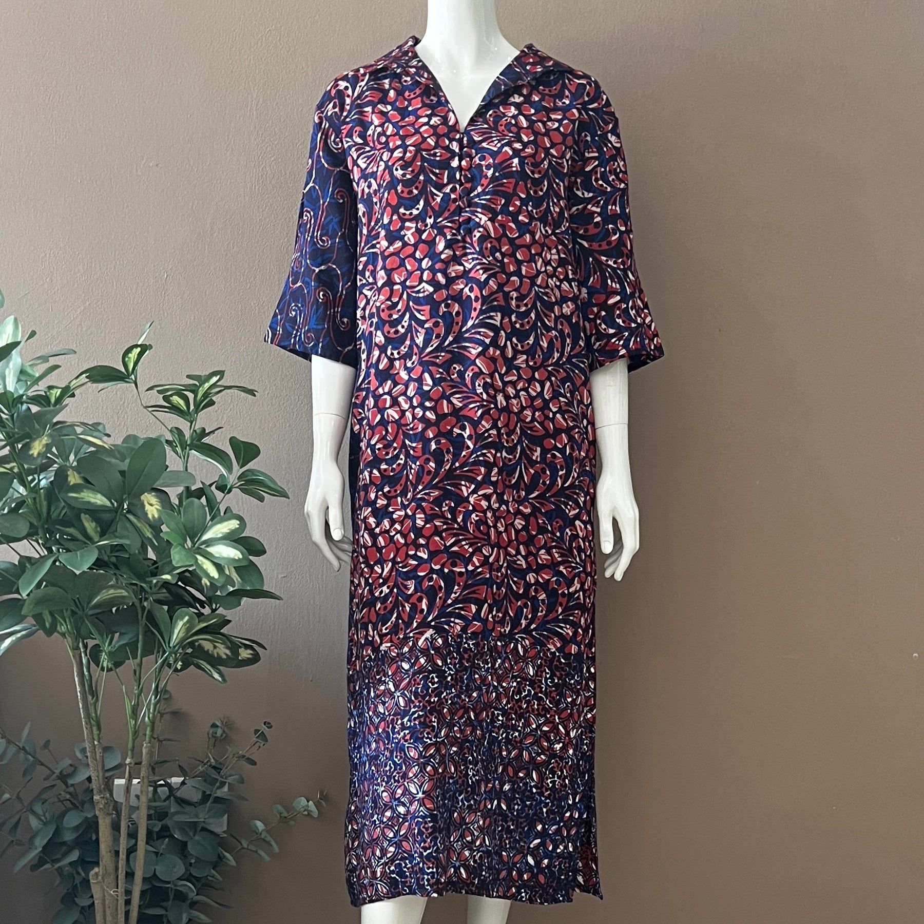 Elegant Midi Dress with Collar - L