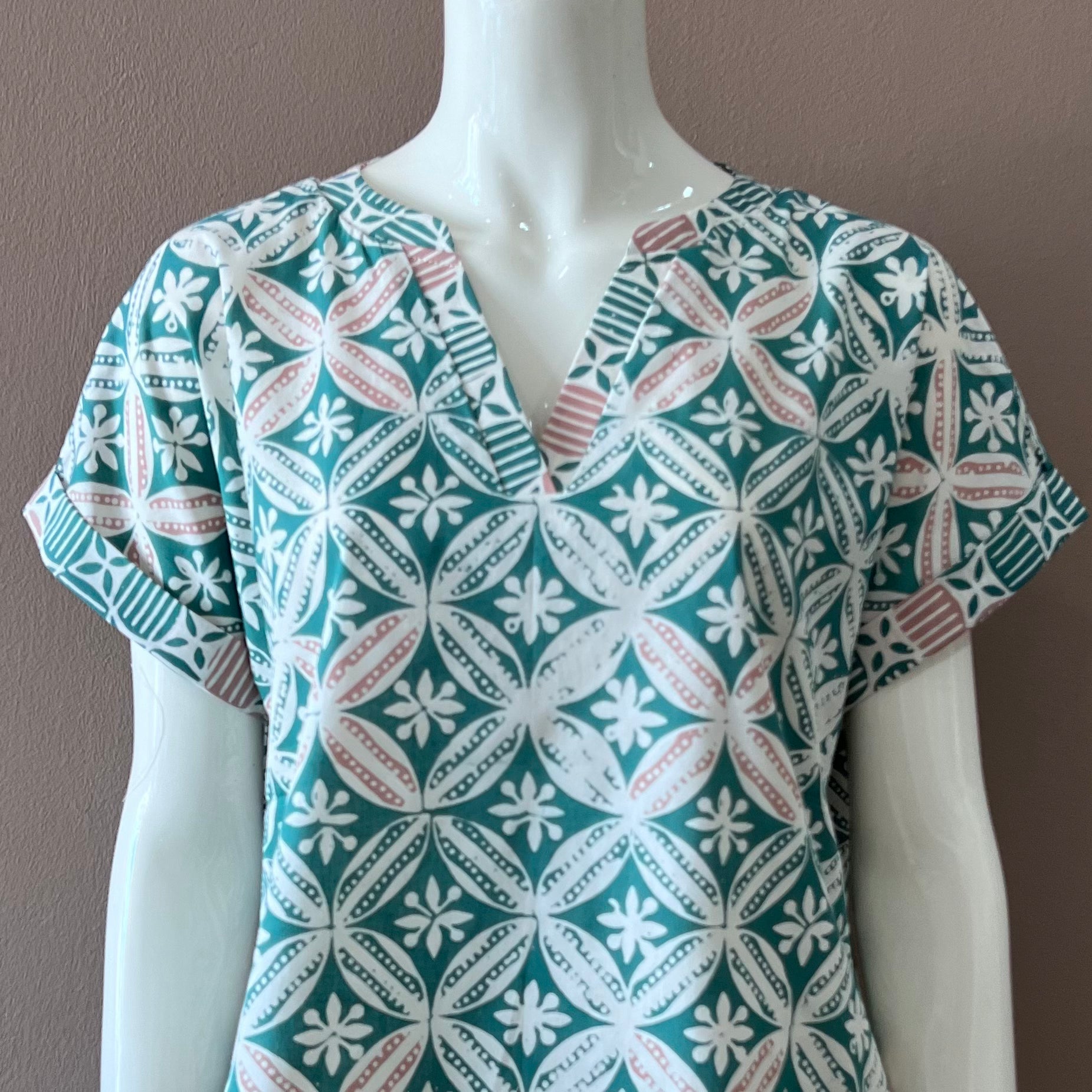 V Neck Cap Sleeve Top - S
