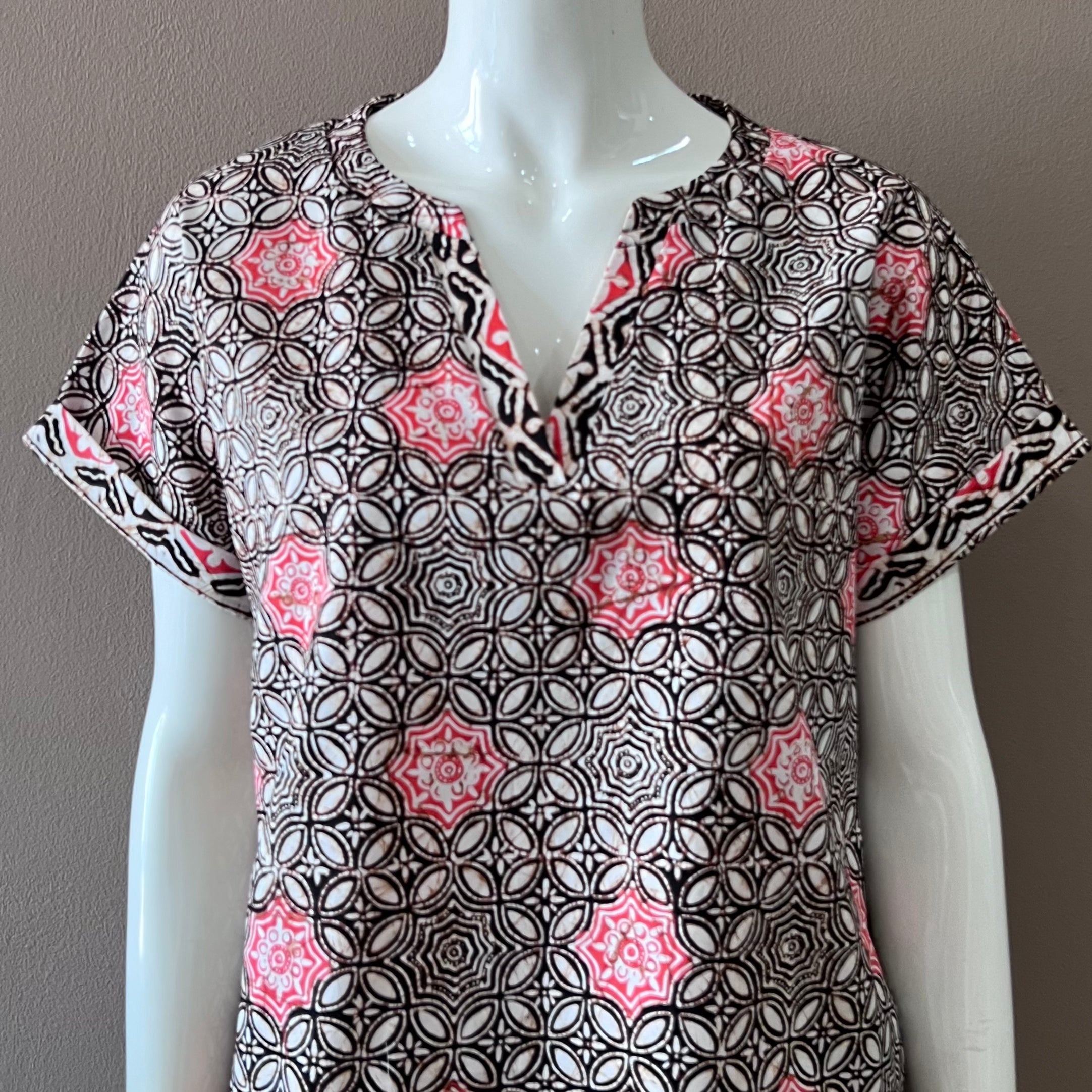 V Neck Cap Sleeve Top - M