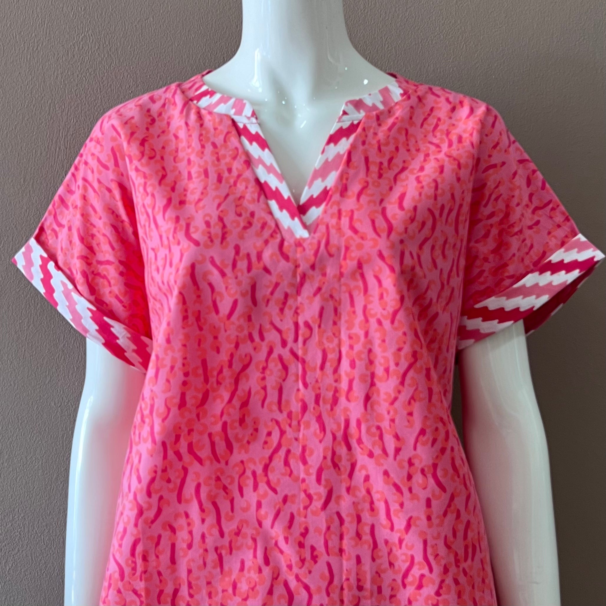 V Neck Cap Sleeve Top - L