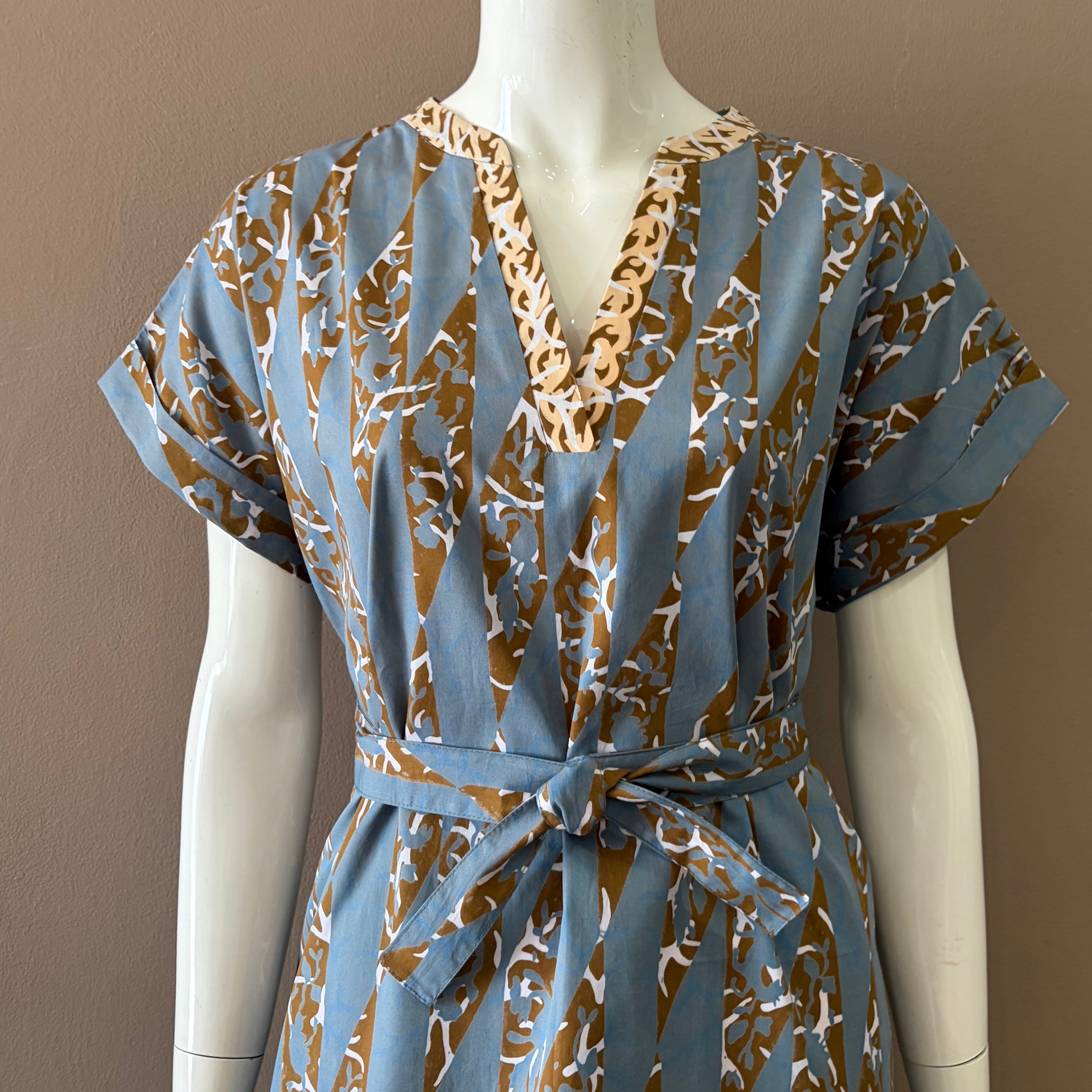 V Neck Cap Sleeve Midi Dress L