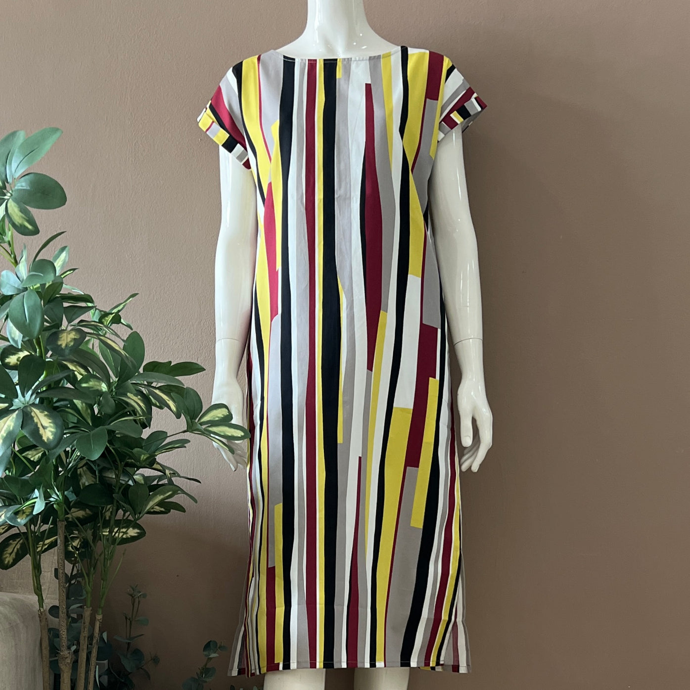 Gathered Sleeveless Dress - L