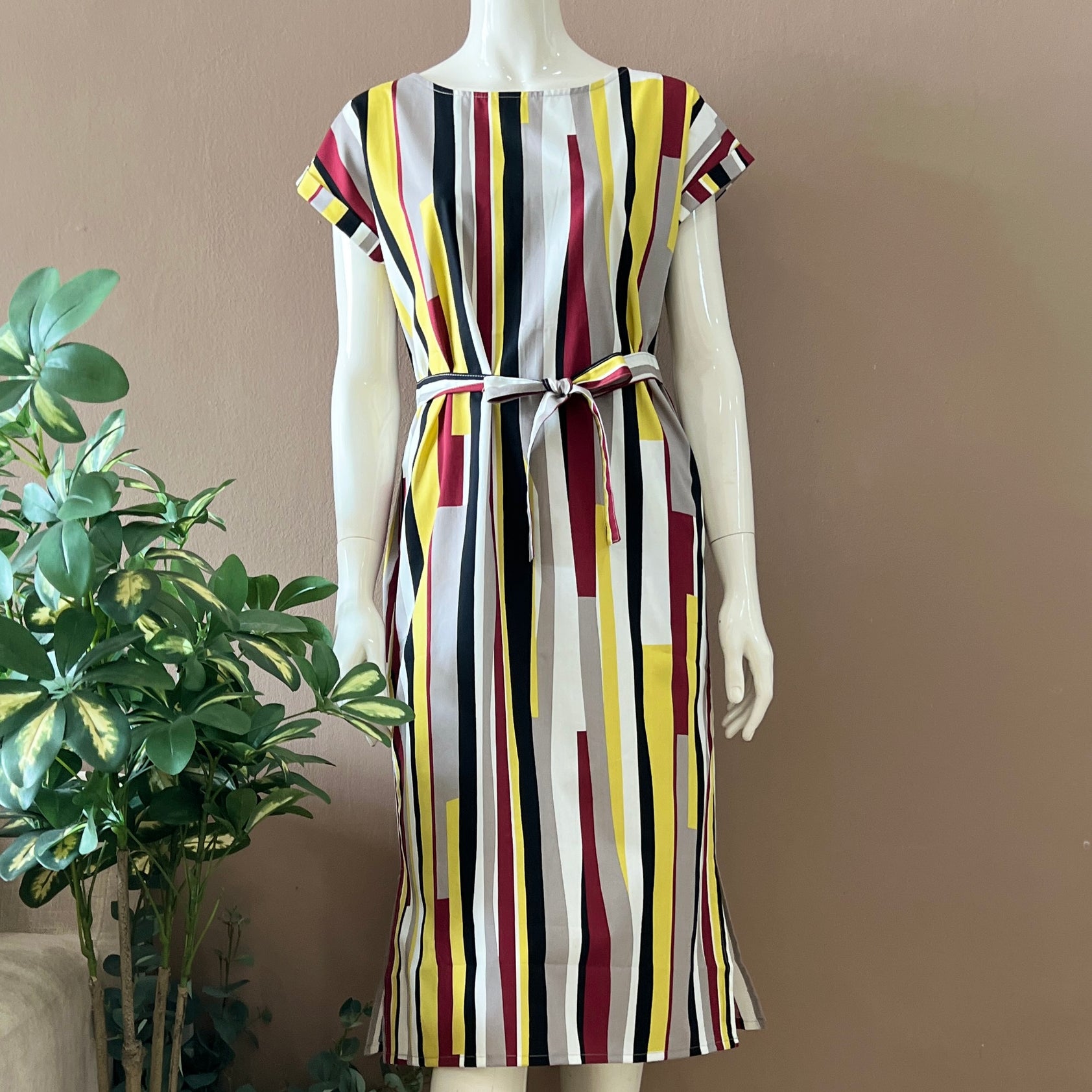 Gathered Sleeveless Dress - L