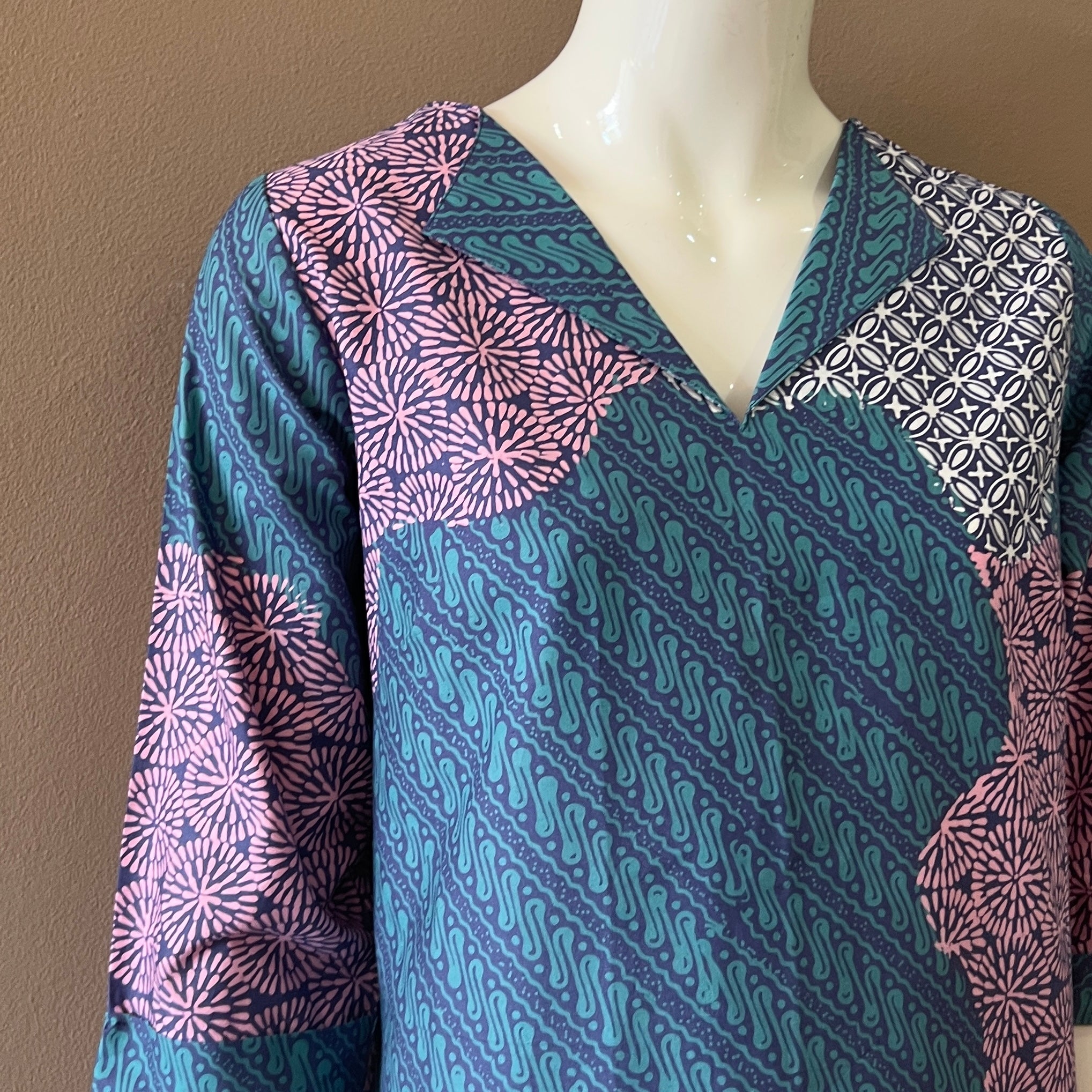 V Neck dress w/ collar - S
