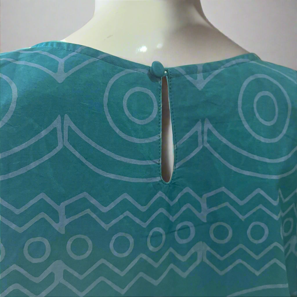 V Neck Tuck Dress - M