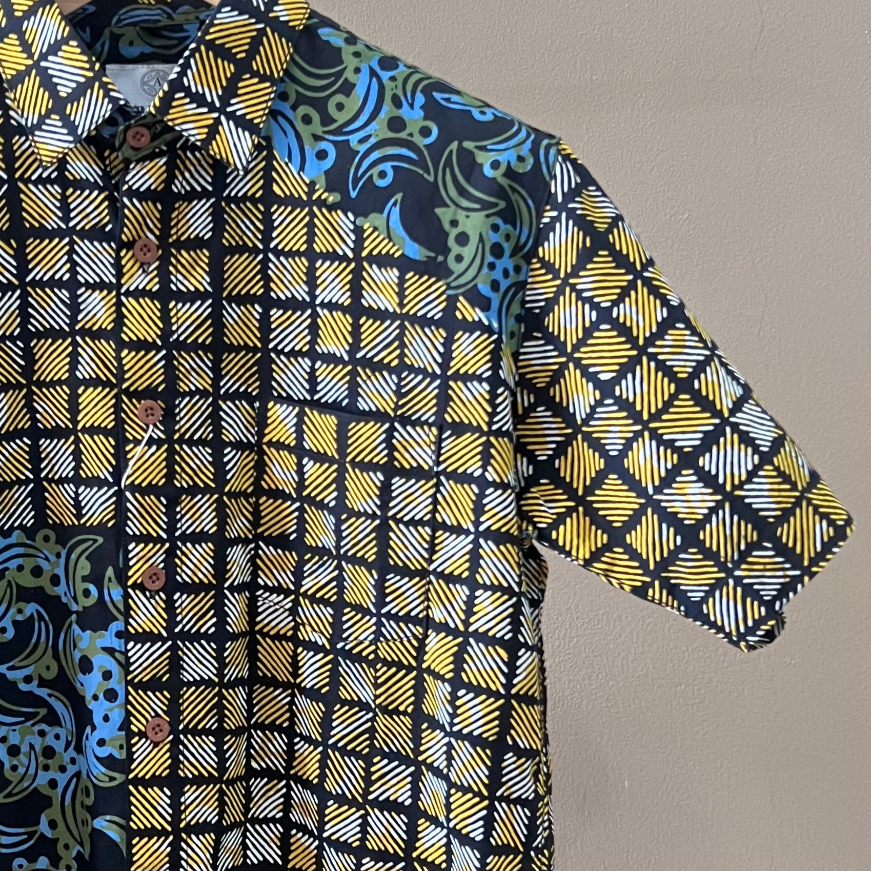 Batik Men's Short Sleeve Shirt - M