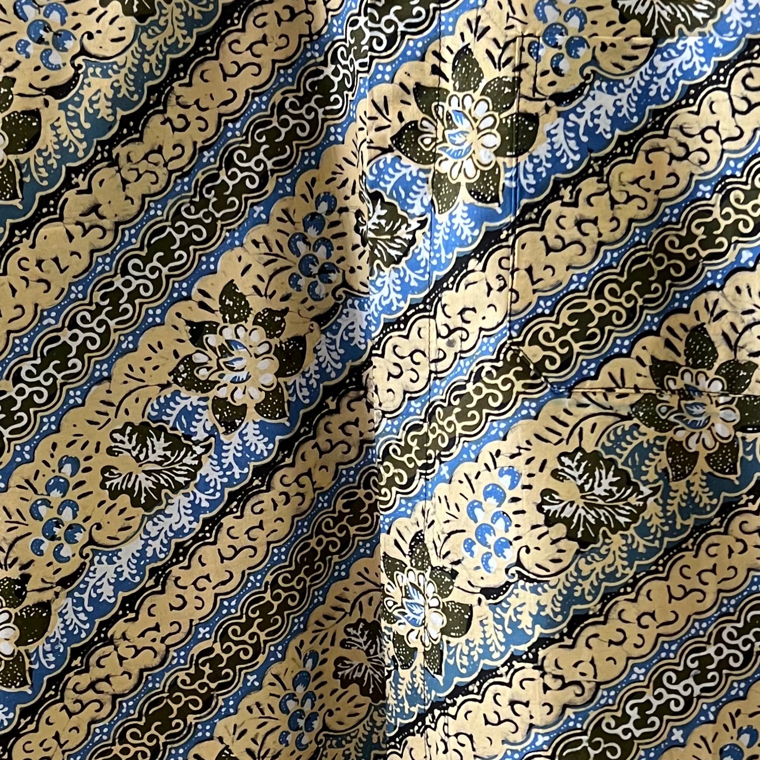 Regular Batik Men's Short Sleeve Shirt