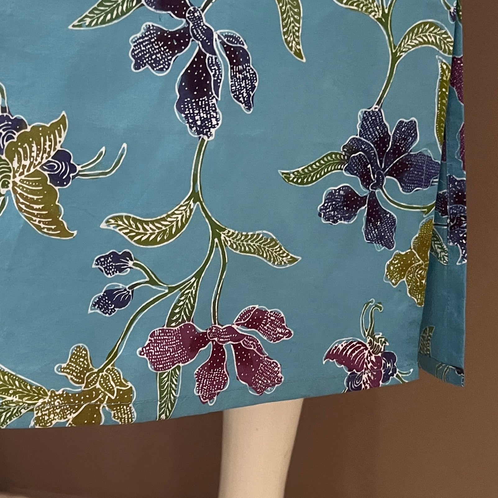 V Neck Classic Maxi Dress - XS