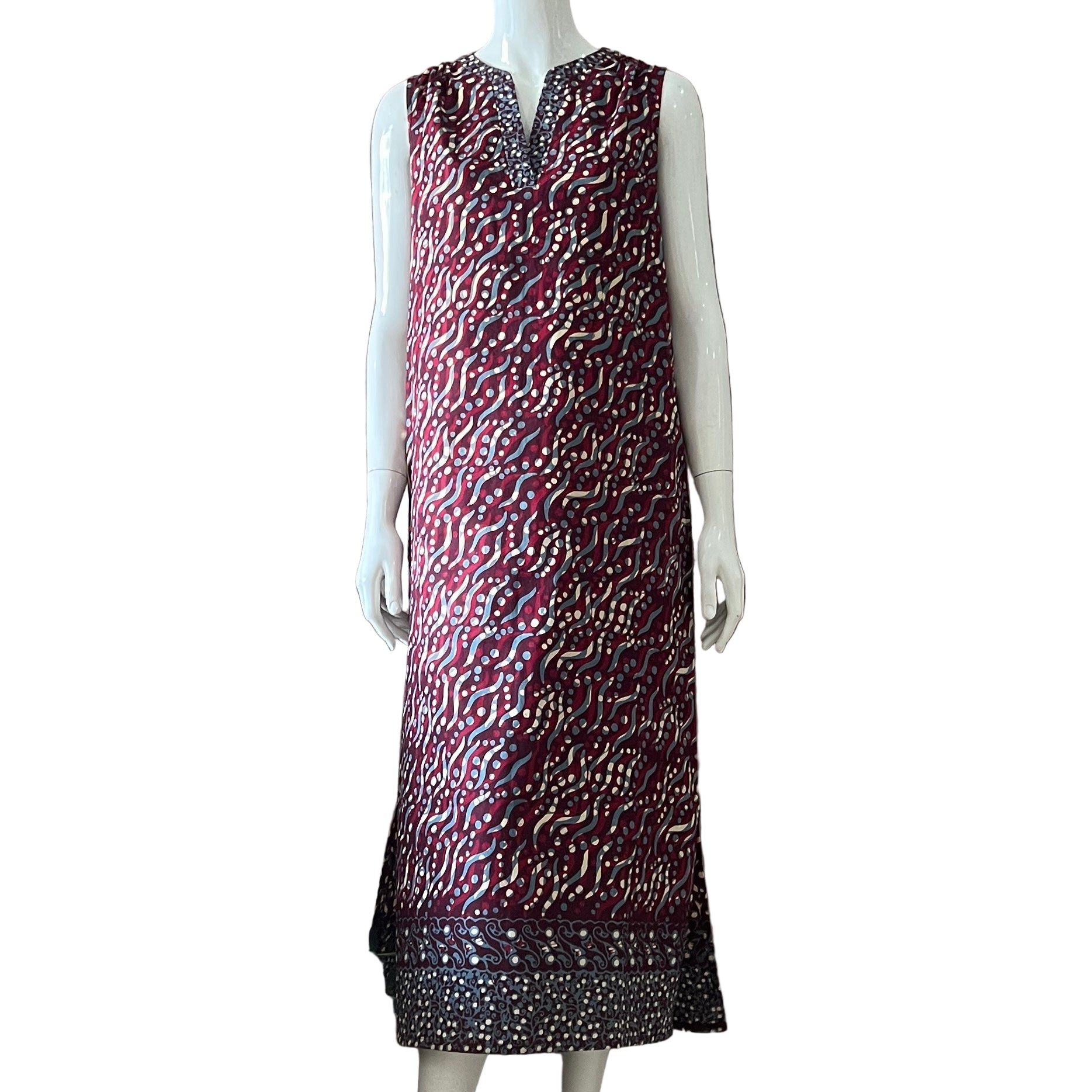 V Neck Classic Maxi Dress - S