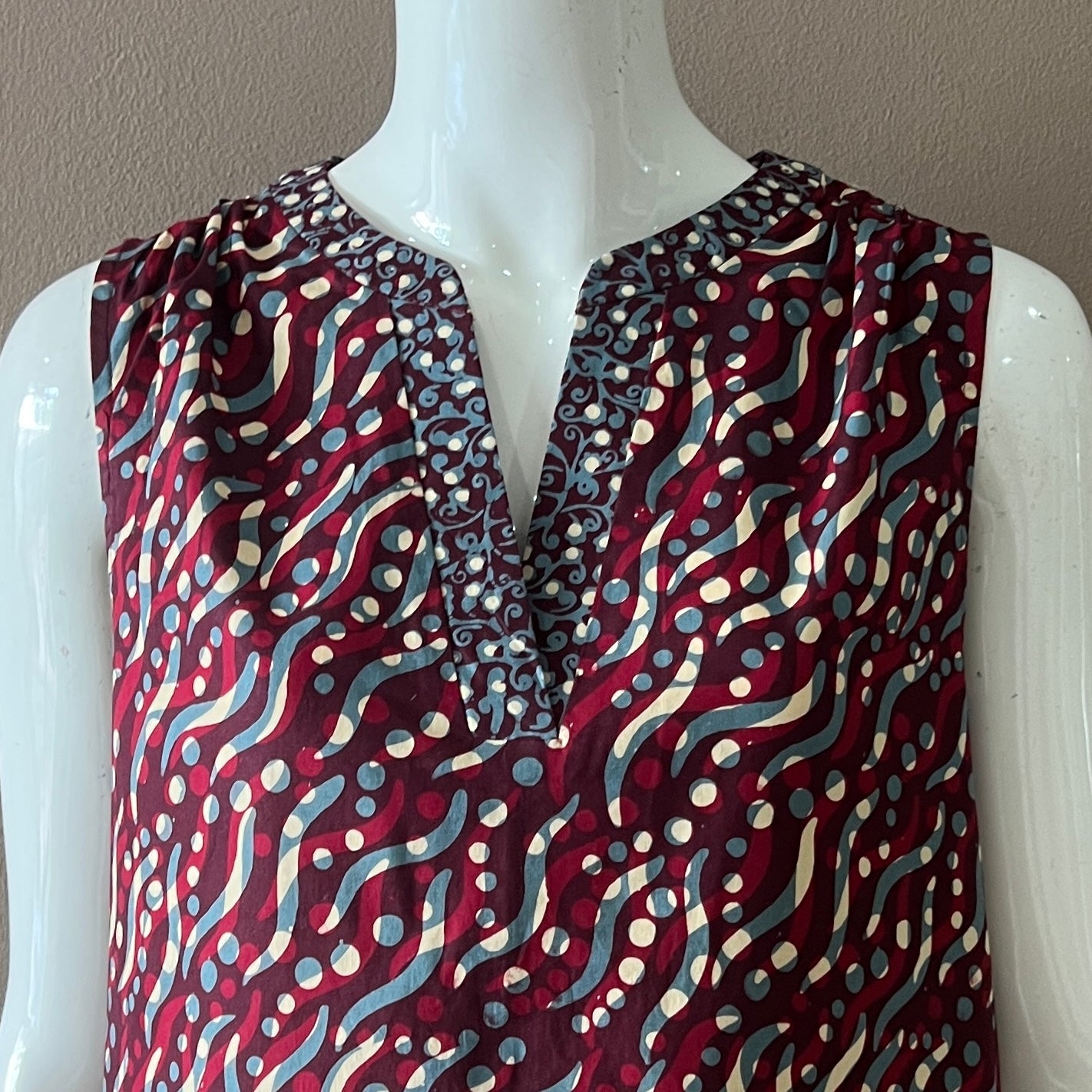 V Neck Classic Maxi Dress - S