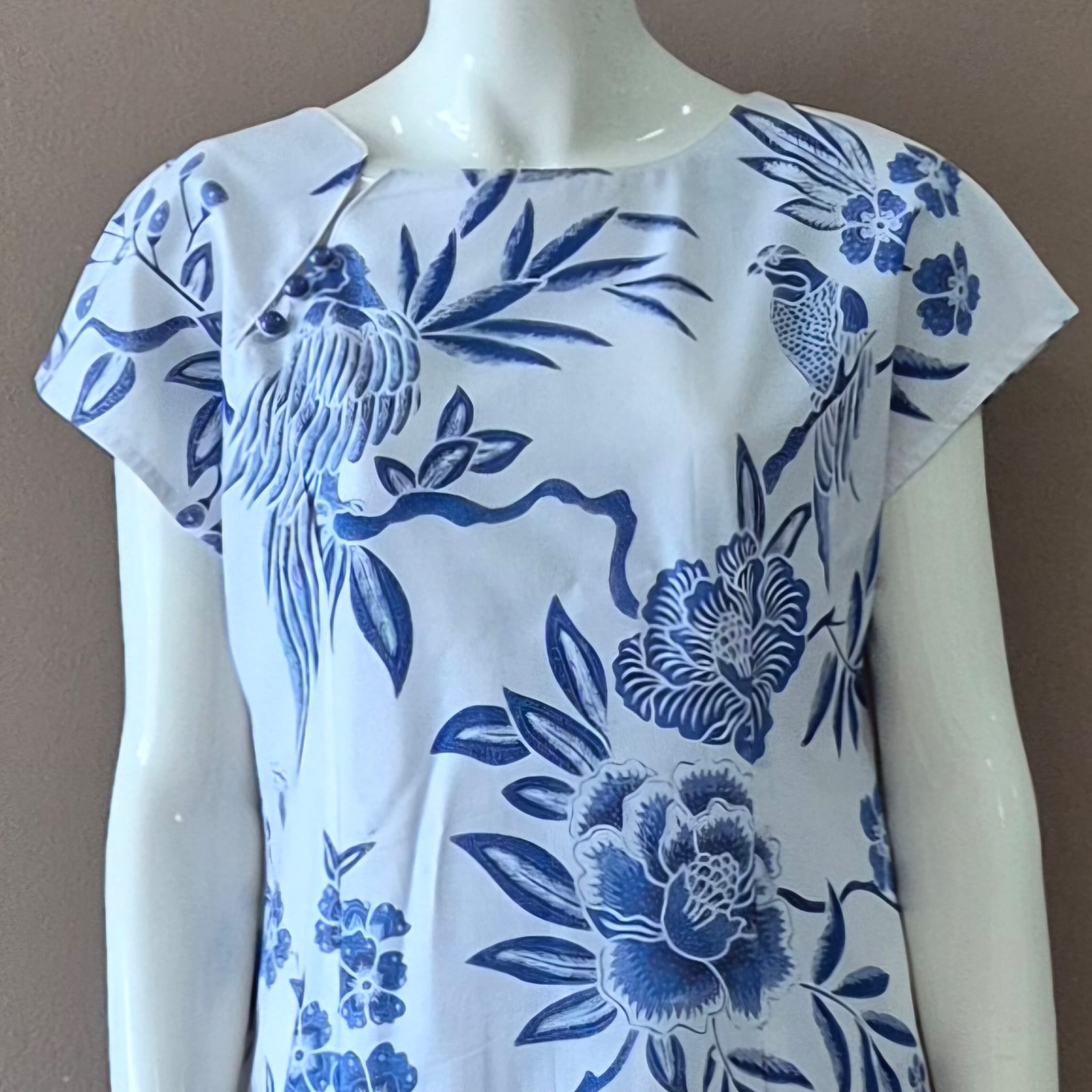 3 Button Slim Fit Dress - M