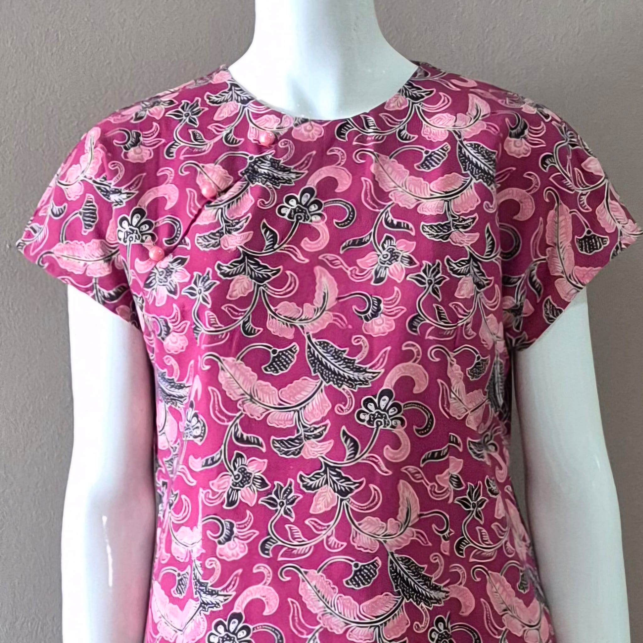 3 Button Round Neck Slim Fit Dress - M