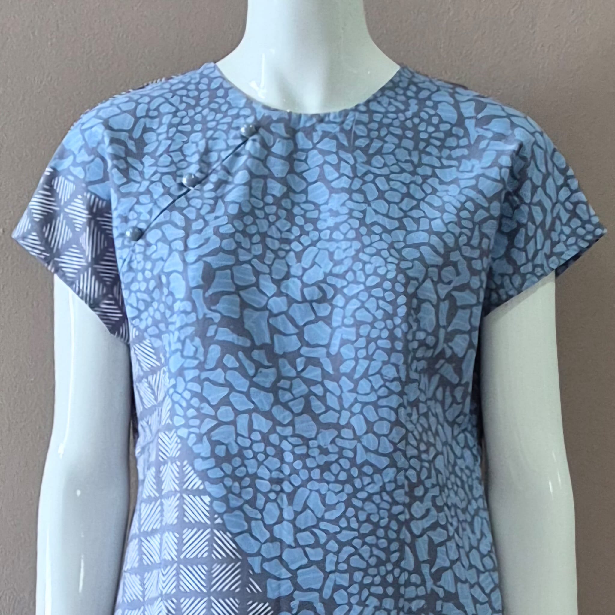 3 Button Round Neck Slim Fit Dress - M