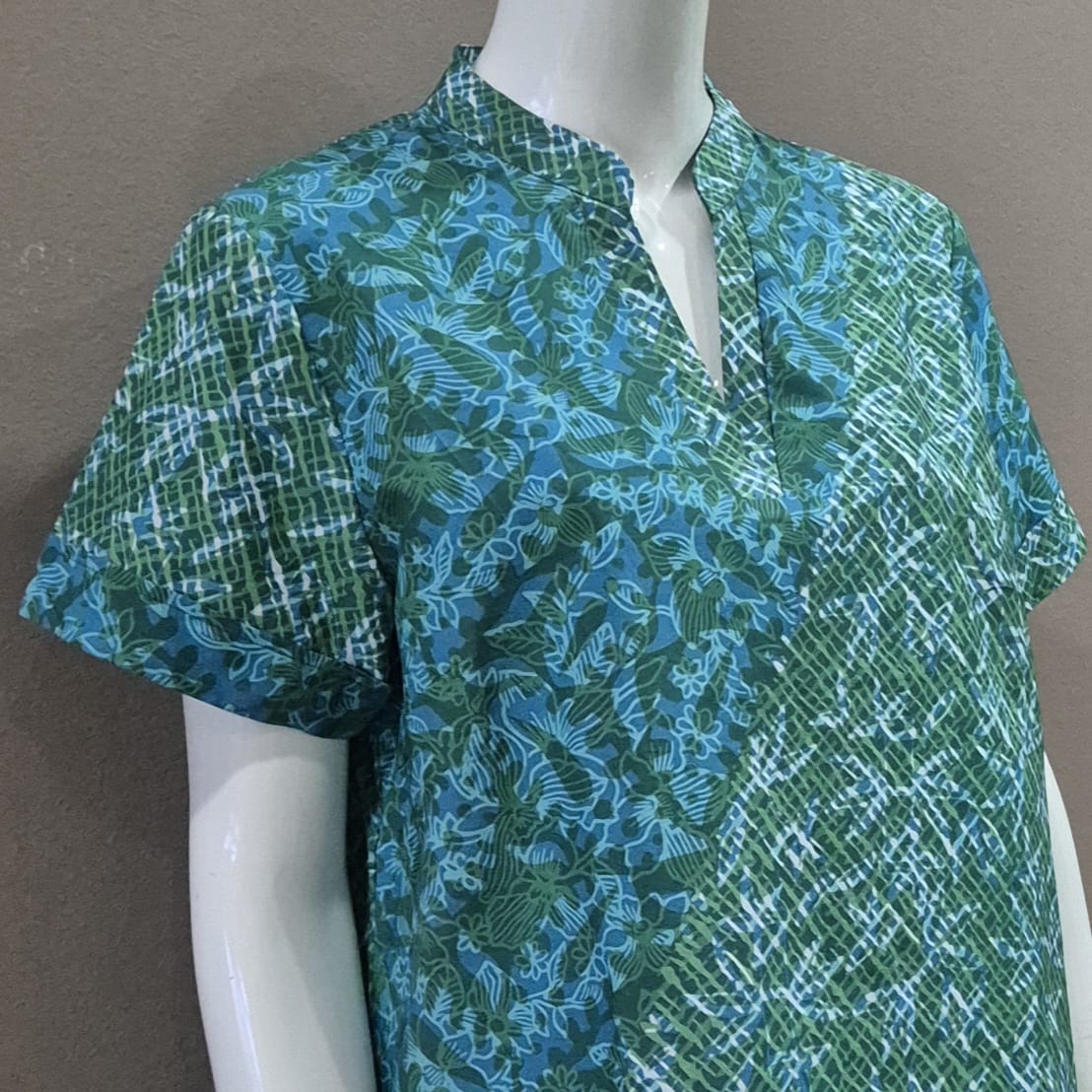 Casual Mandarin Collar Top - L