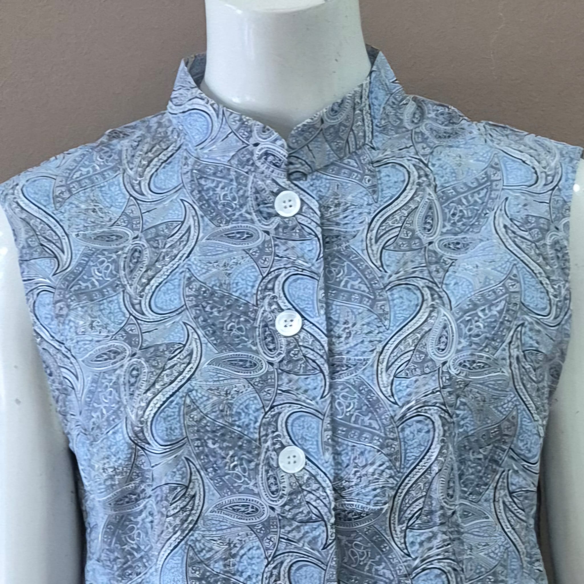 JP Mandarin Collar Sleeveless Top