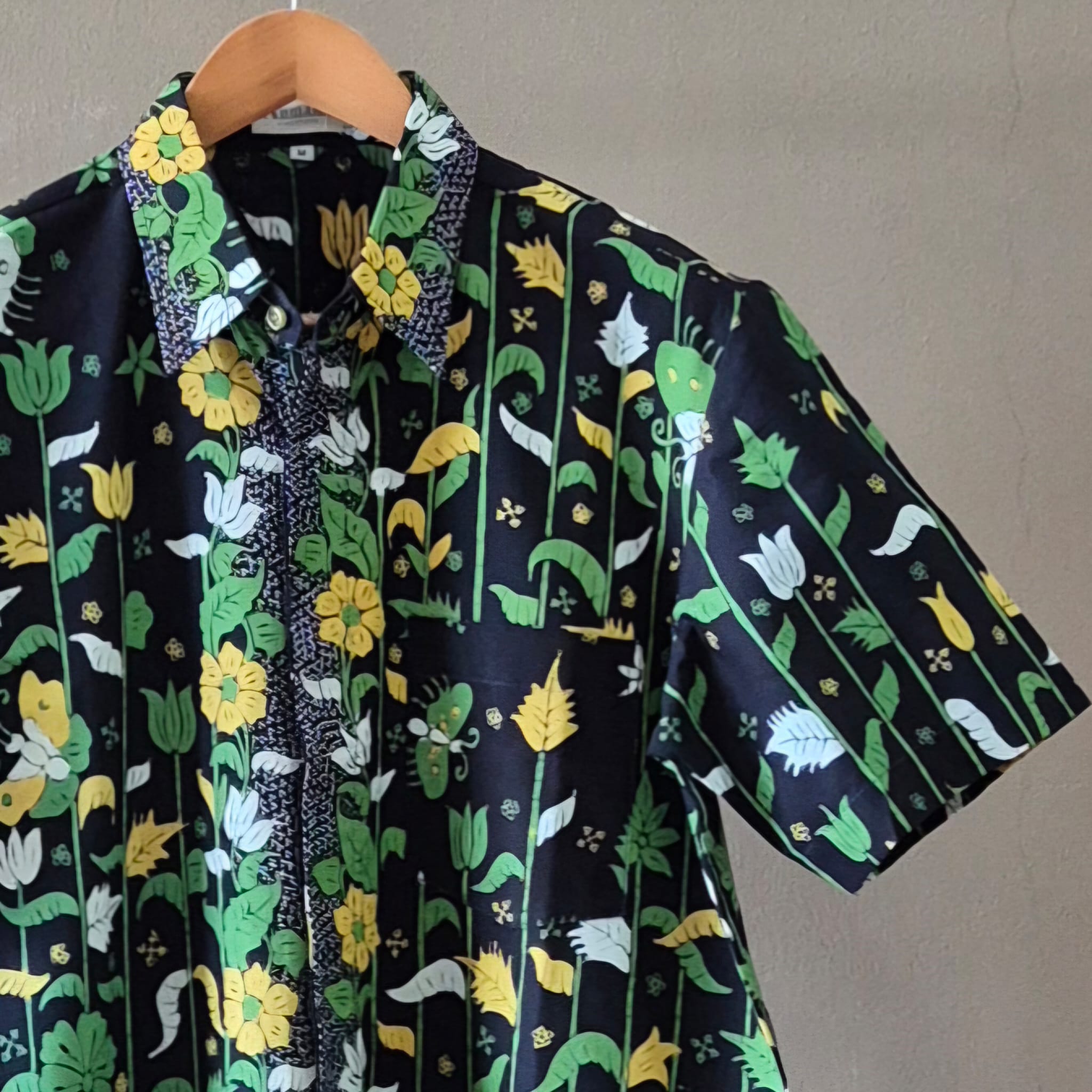 Premium Batik Tulis Select Men's Shirt - M