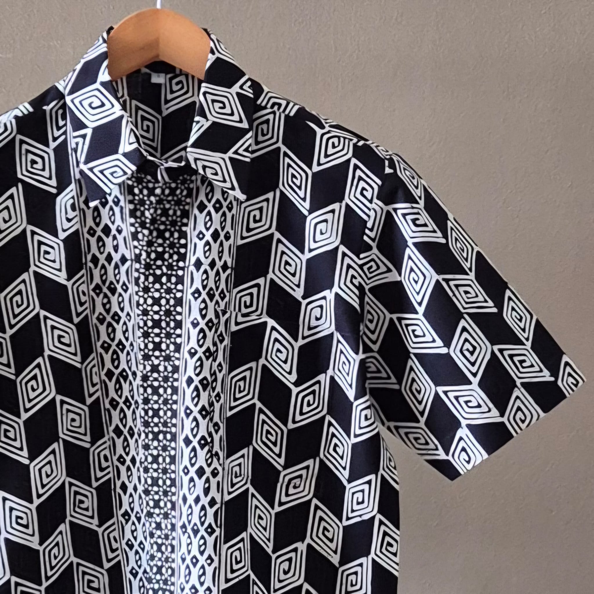 Men's Batik Linen Short Sleeve Shirt - S