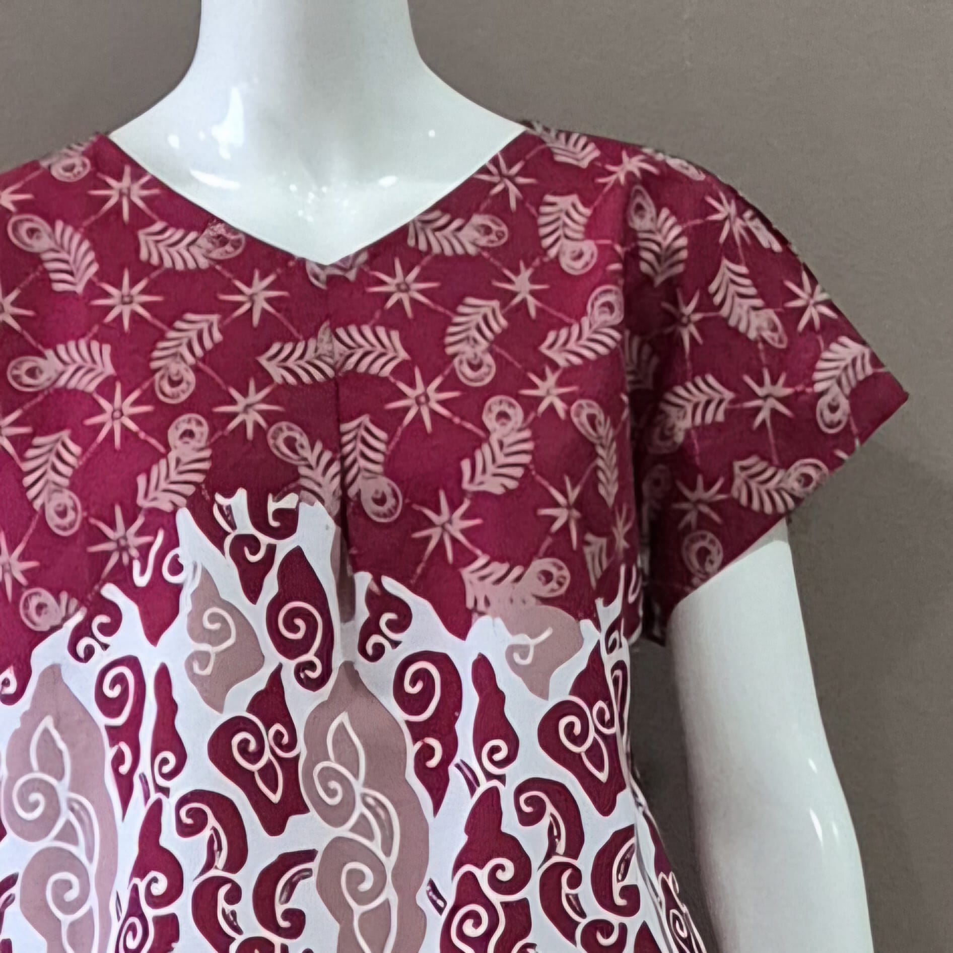V Neck Tuck Top - M