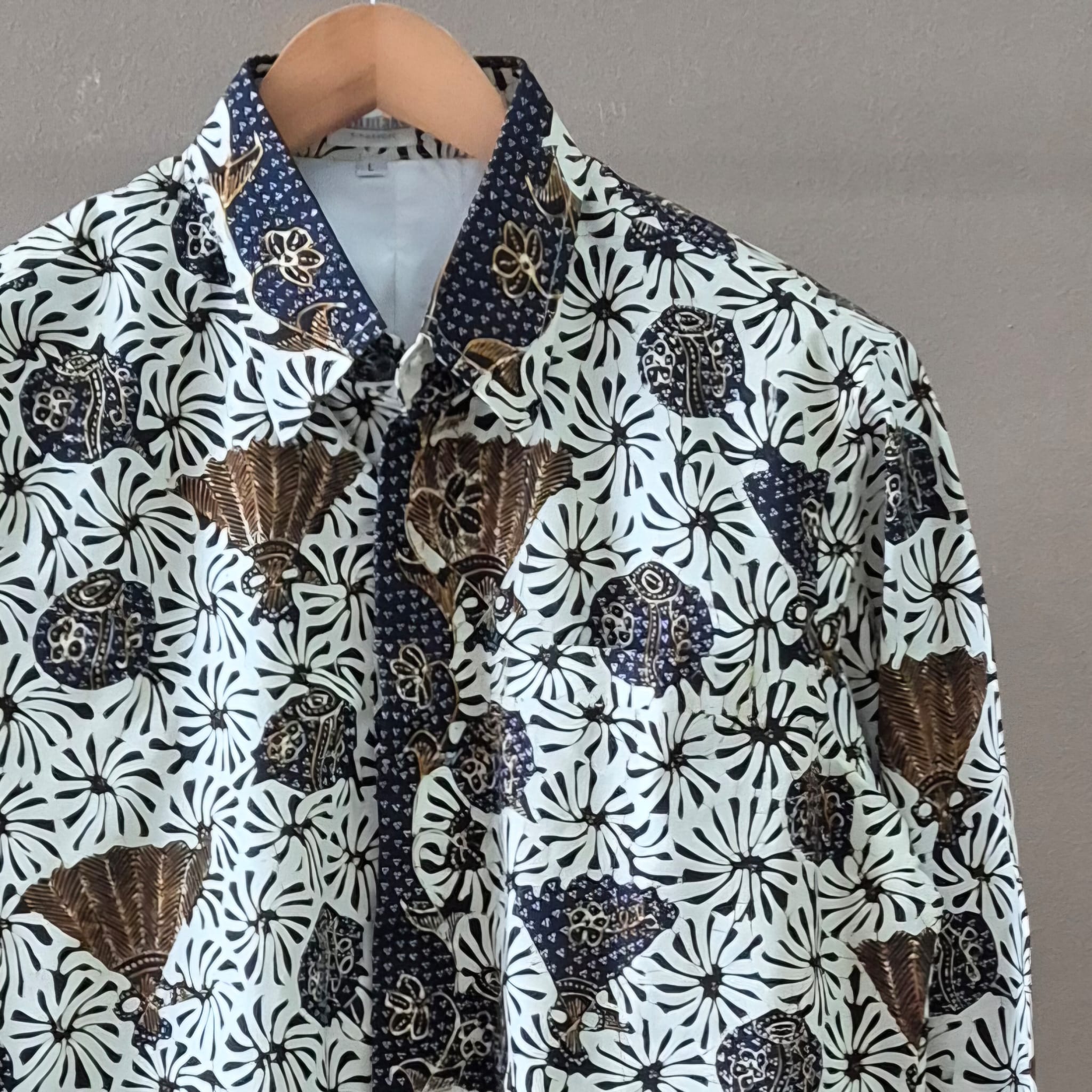 Premium Batik Tulis Supreme Men's Long Sleeve Shirt - L