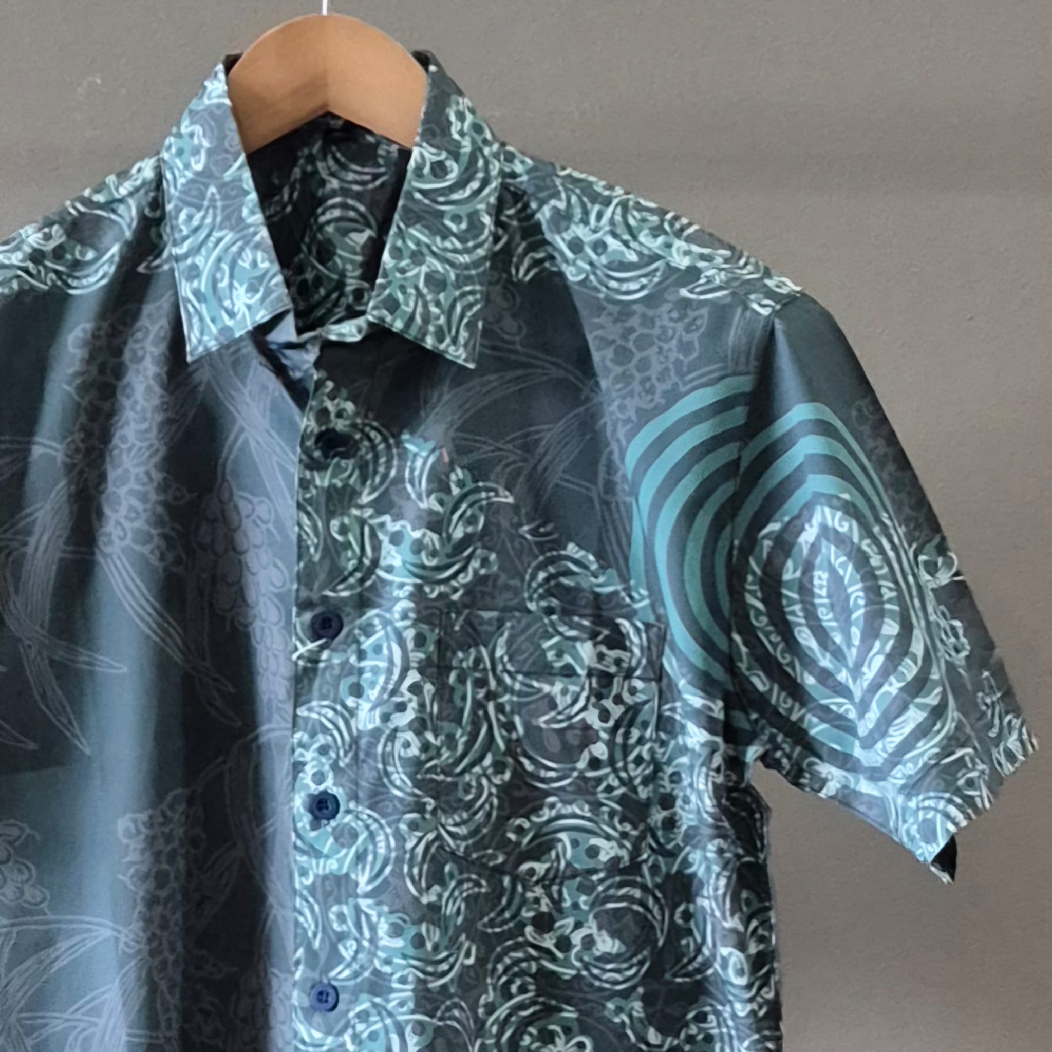 Batik Men's Short Sleeve Shirt