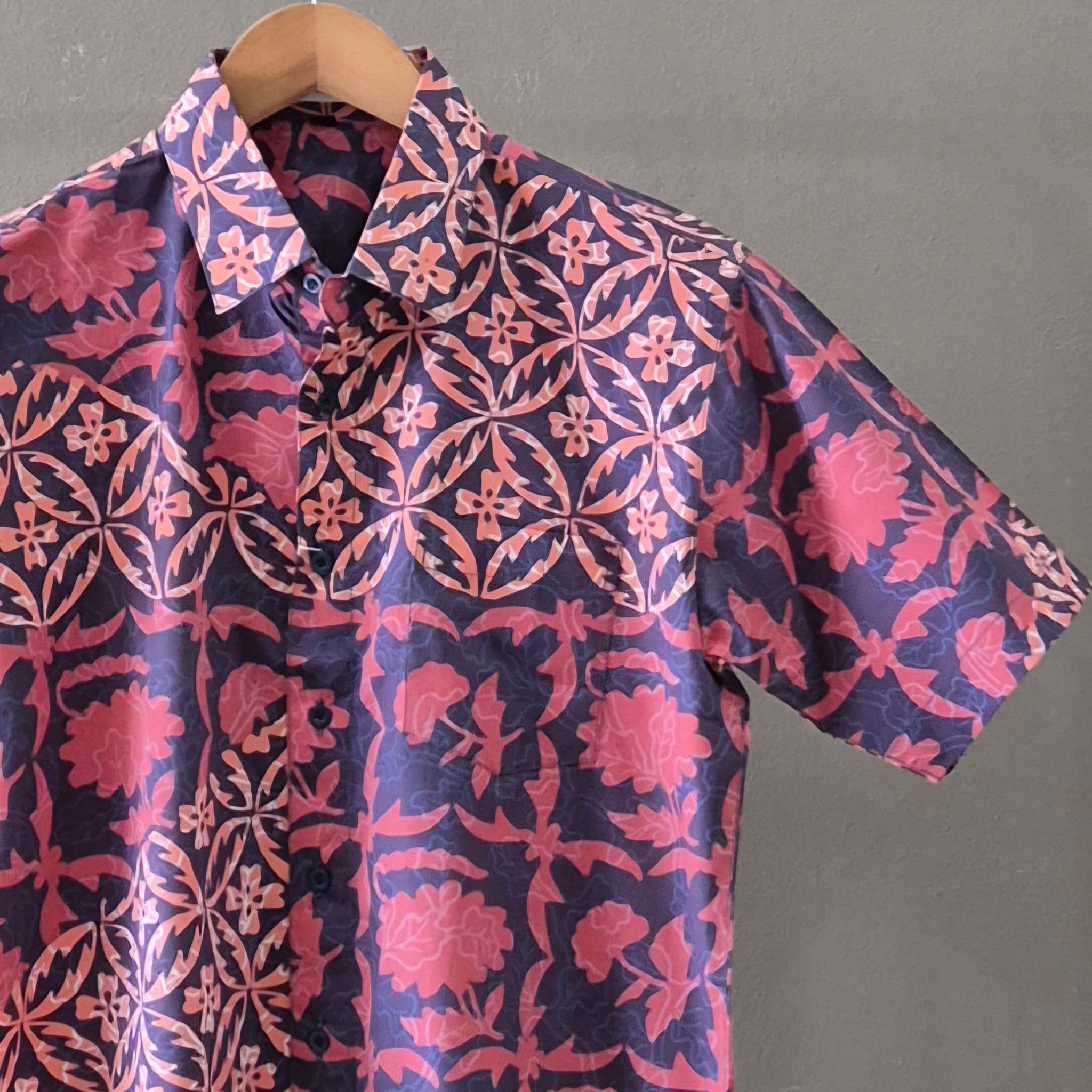 Batik Men's Short Sleeve Shirt - M
