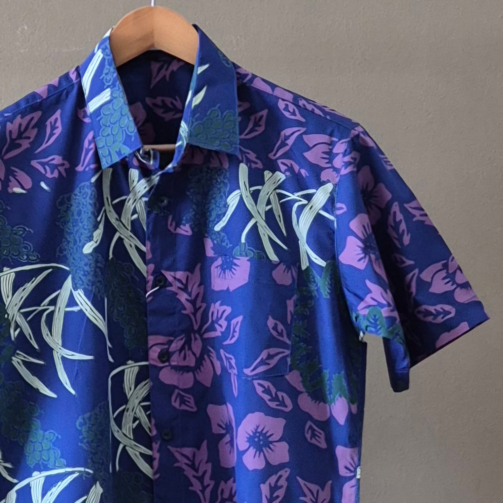 Batik Men's Short Sleeve Shirt - L