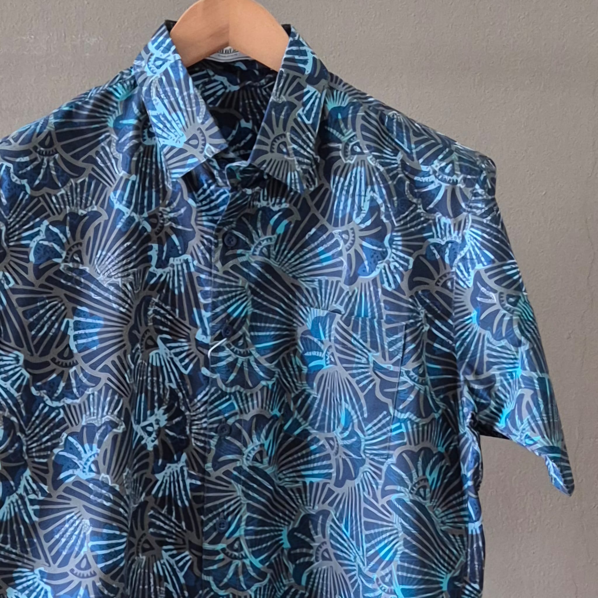 Batik Men's Short Sleeve Shirt - L
