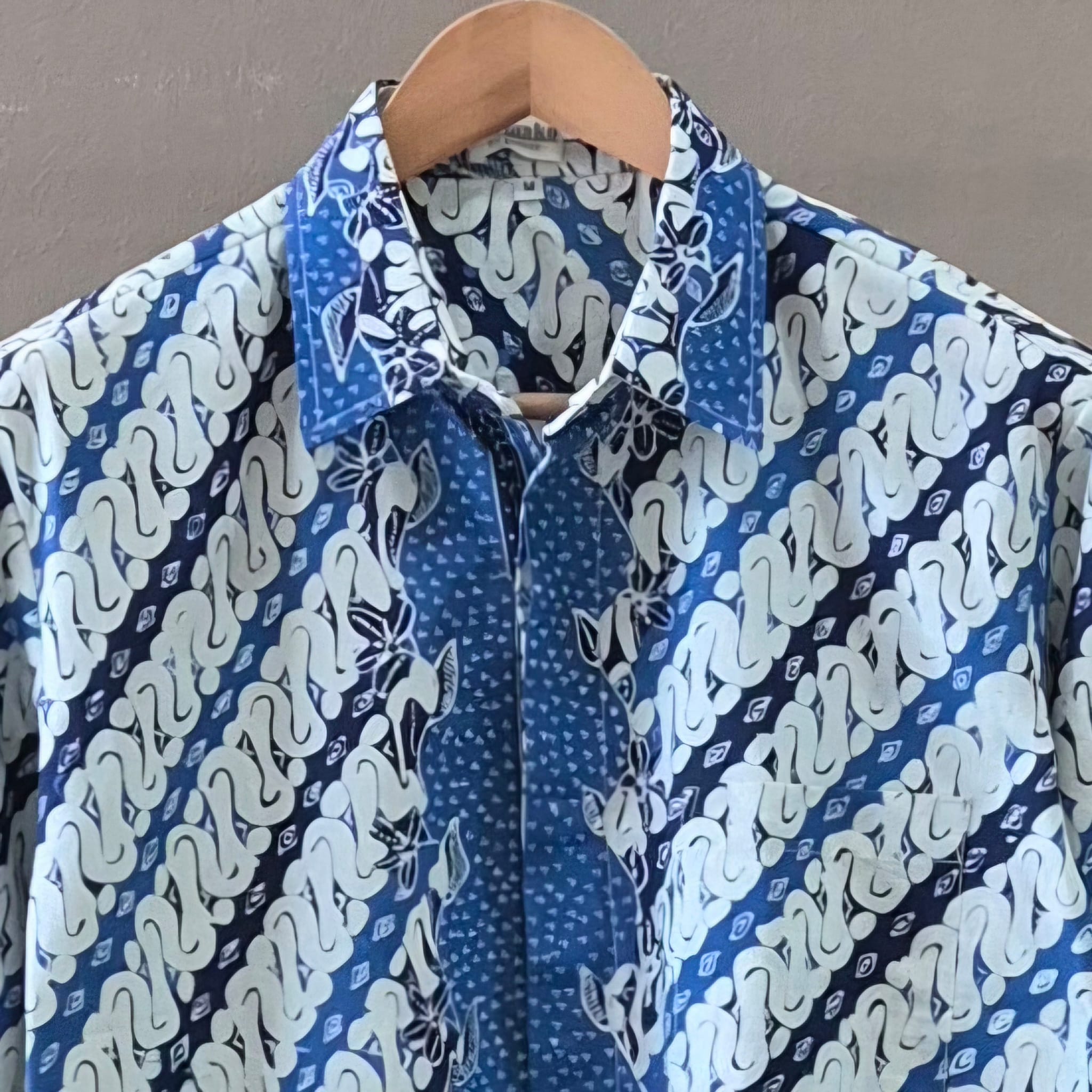 Batik Tulis Men's Supreme Long Sleeve Shirt - M