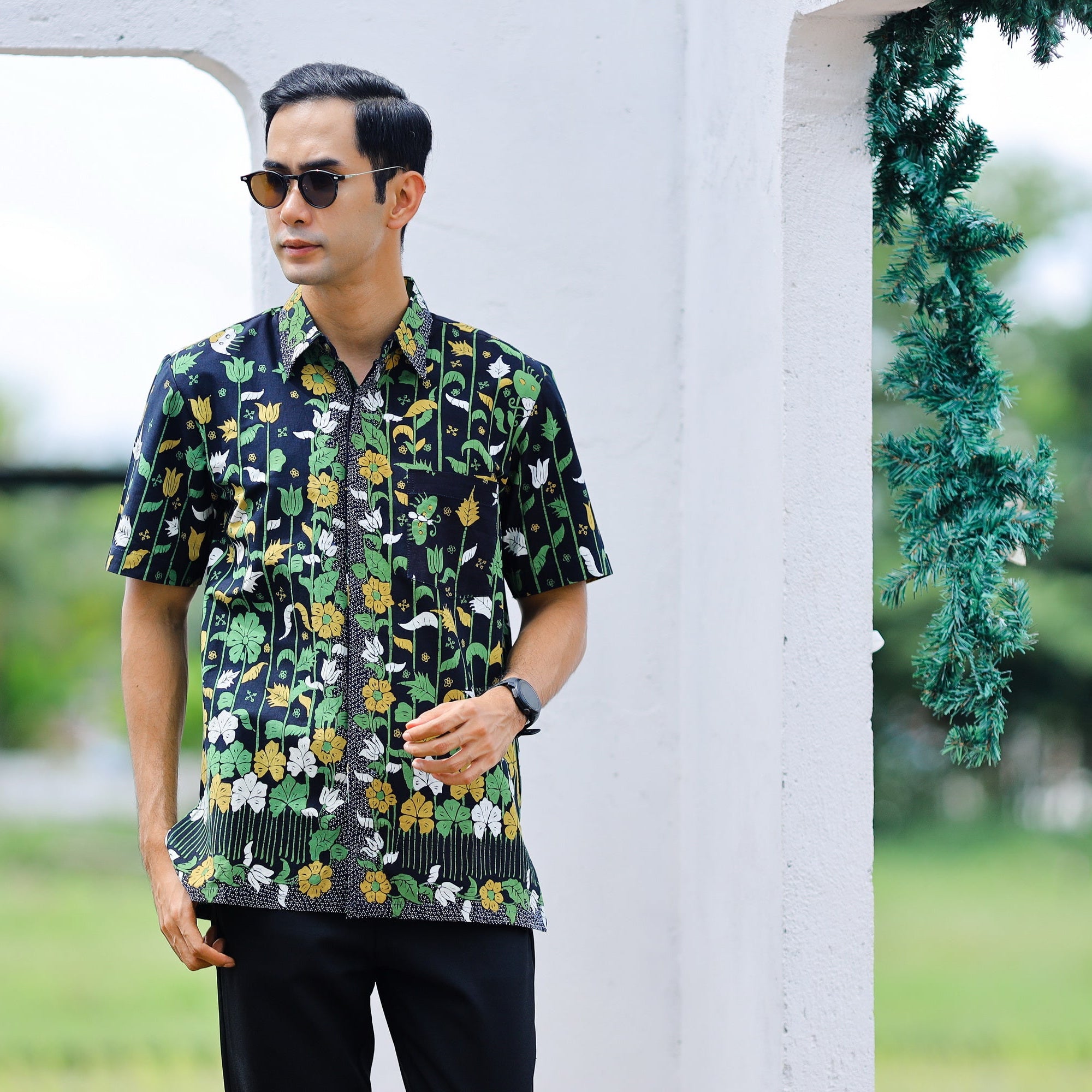 Premium Batik Tulis Select Men's Shirt - M
