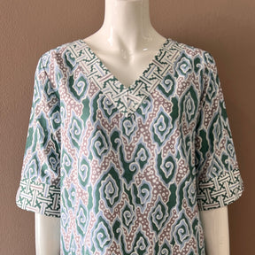 Classic V Neck Dress - M