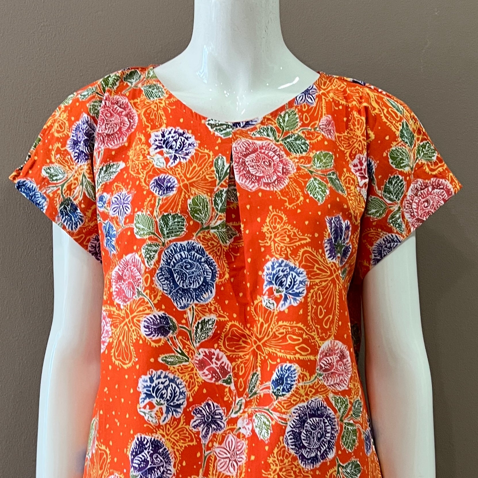 V Neck Tuck Dress - S