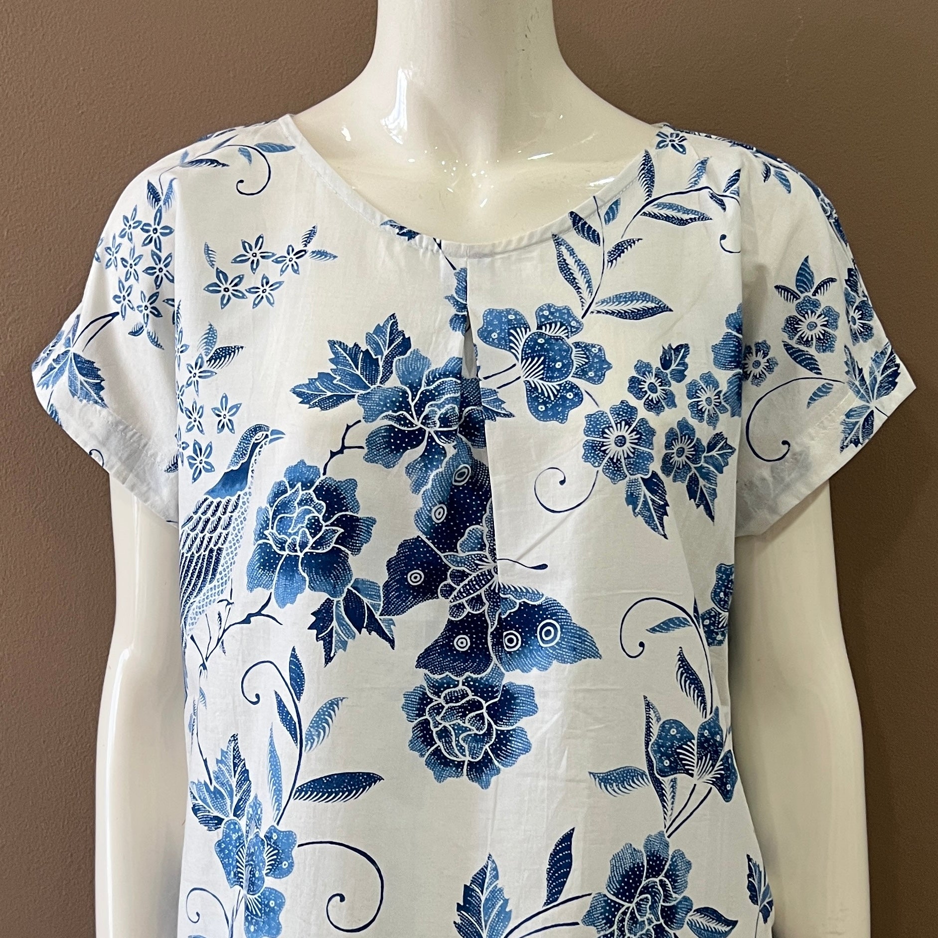 V Neck Tuck Dress - M
