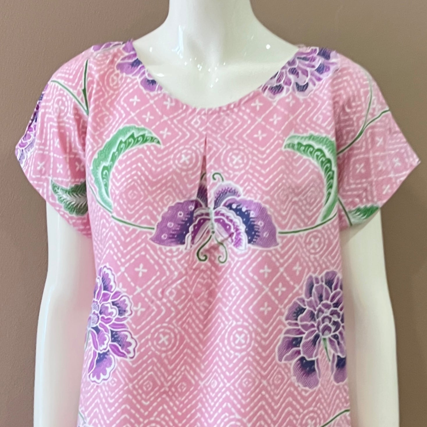V Neck Tuck Dress - M