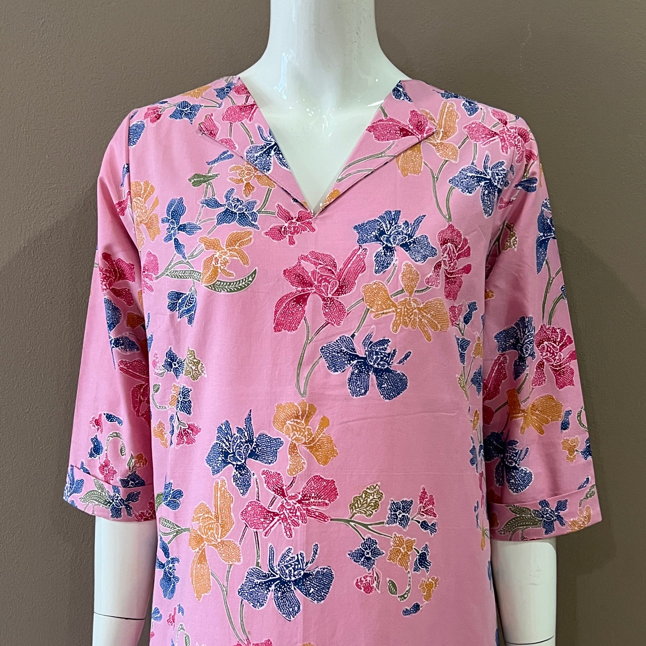 V Neck dress w/ collar - M