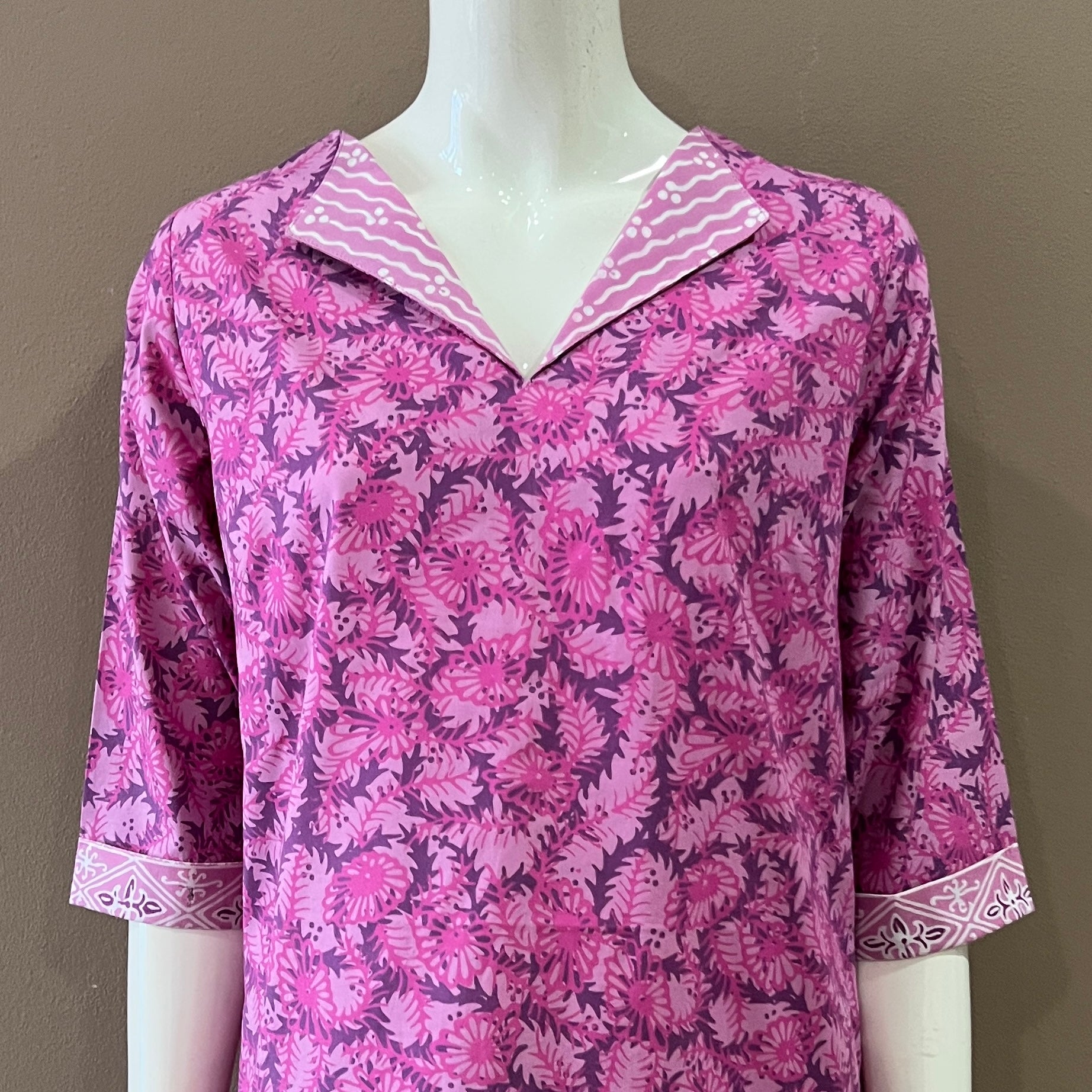 V Neck dress w/ collar - S