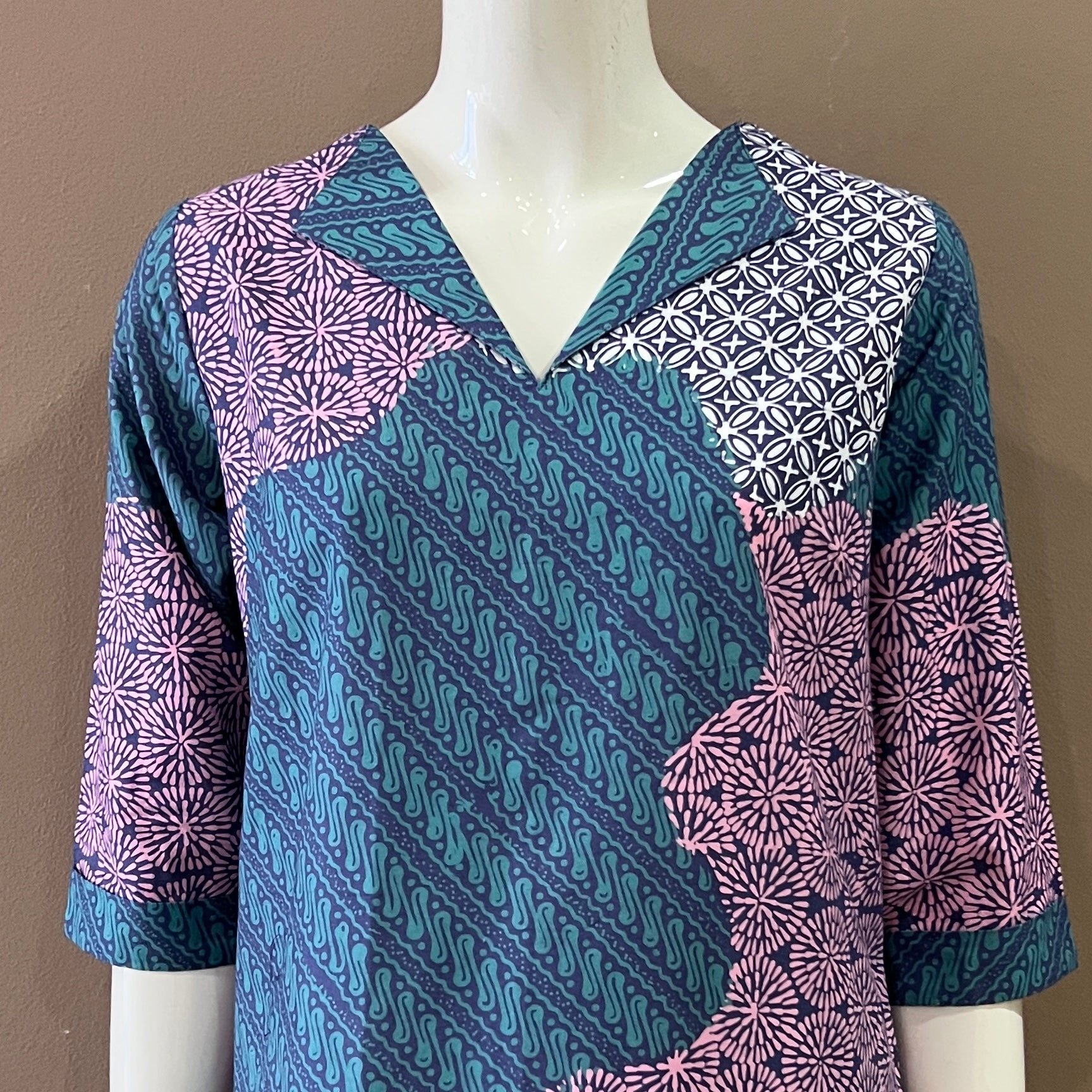 V Neck dress w/ collar - S