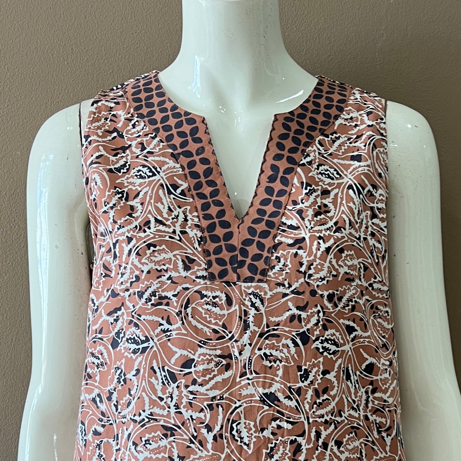 Classic Sleeveless Dress - S