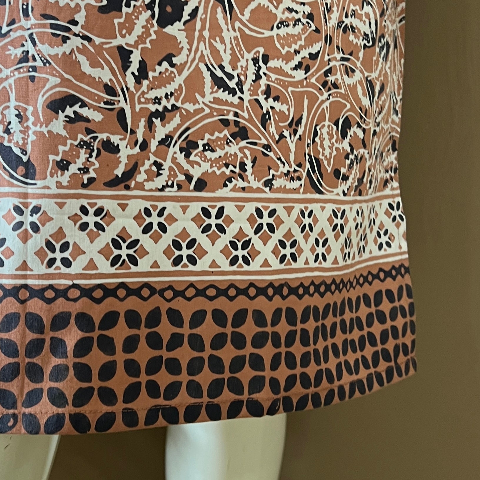 Classic Sleeveless Dress - S