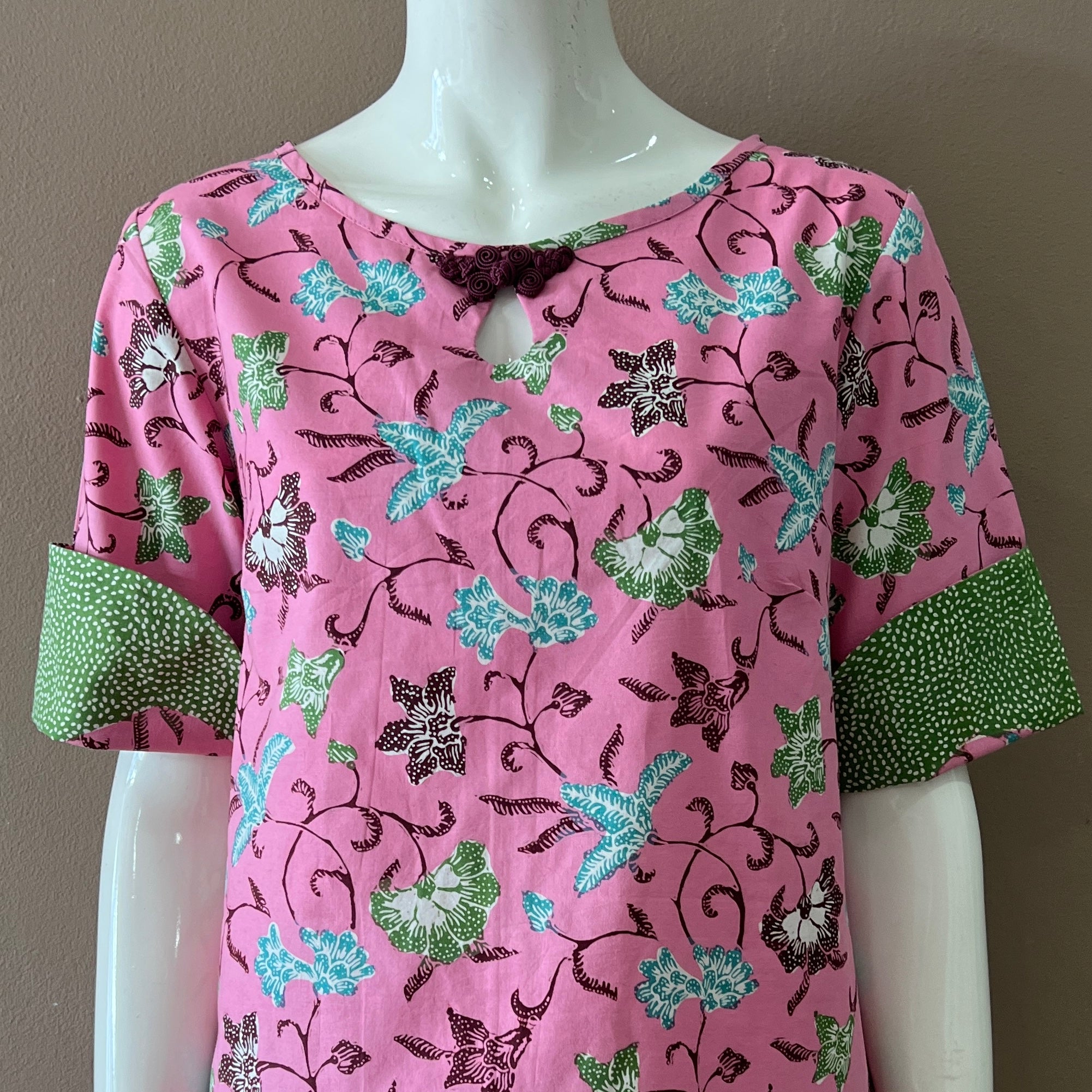 Flip Sleeve Dress - M