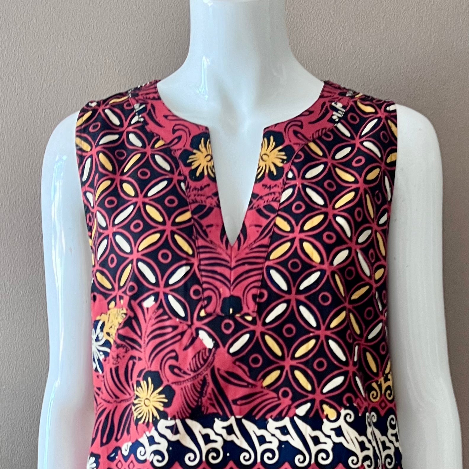 Classic Sleeveless Dress - L